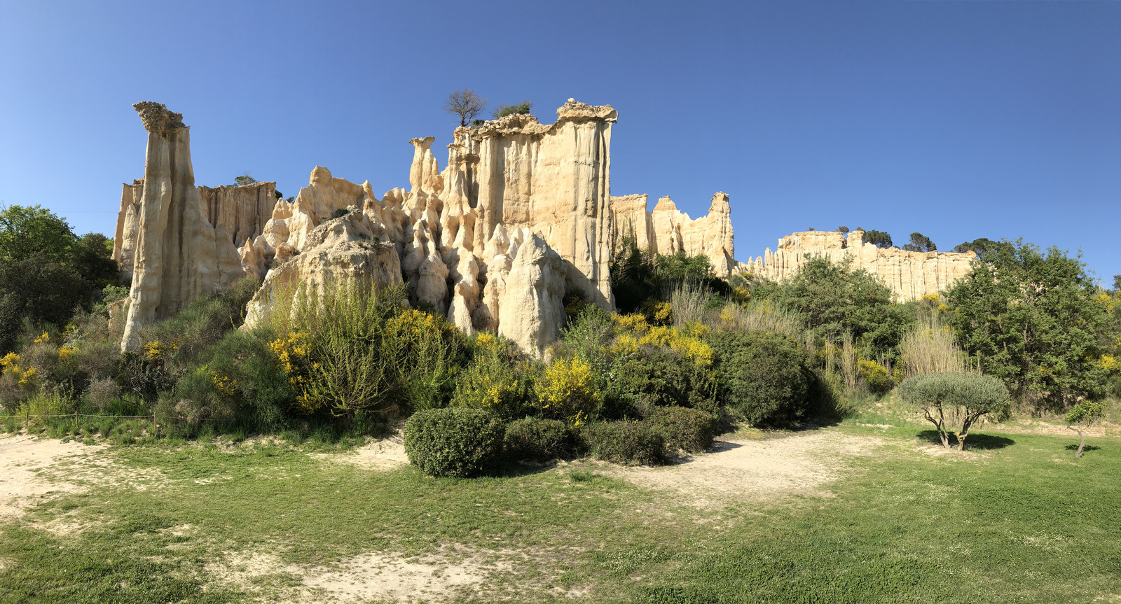 รูปถ่าย ฝรั่งเศส(France) เสาหินออร์กดีล-ซูร์-แต็ต(Orgues d'Ille Sur Tet) 2018-04 16