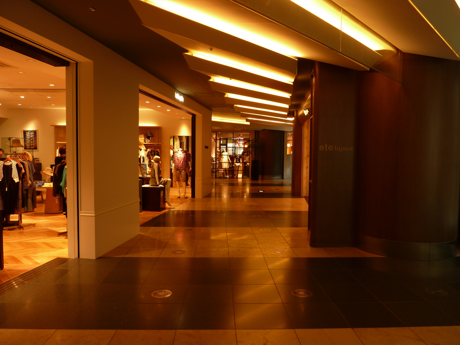 รูปถ่าย ญี่ปุ่น(Japan) โตเกียว(Tokyo) รปปงงิฮิลส์(Roppongi Hills) 2010-06 127