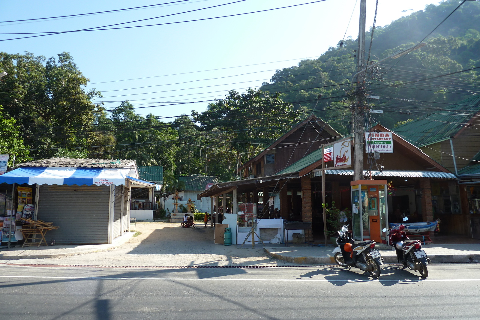 รูปถ่าย ไทย(Thailand) เกาะช้าง(Ko Chang) ถนนบนเกาะ(Island road) 2011-02 83