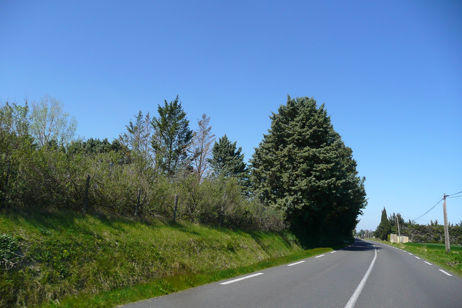 รูปถ่าย ฝรั่งเศส(France) โพรว็องส์(Provence) ถนนจากโบแกร์ไปปงดูการ์(Beaucaire to pont du gard road) 2008-04 11