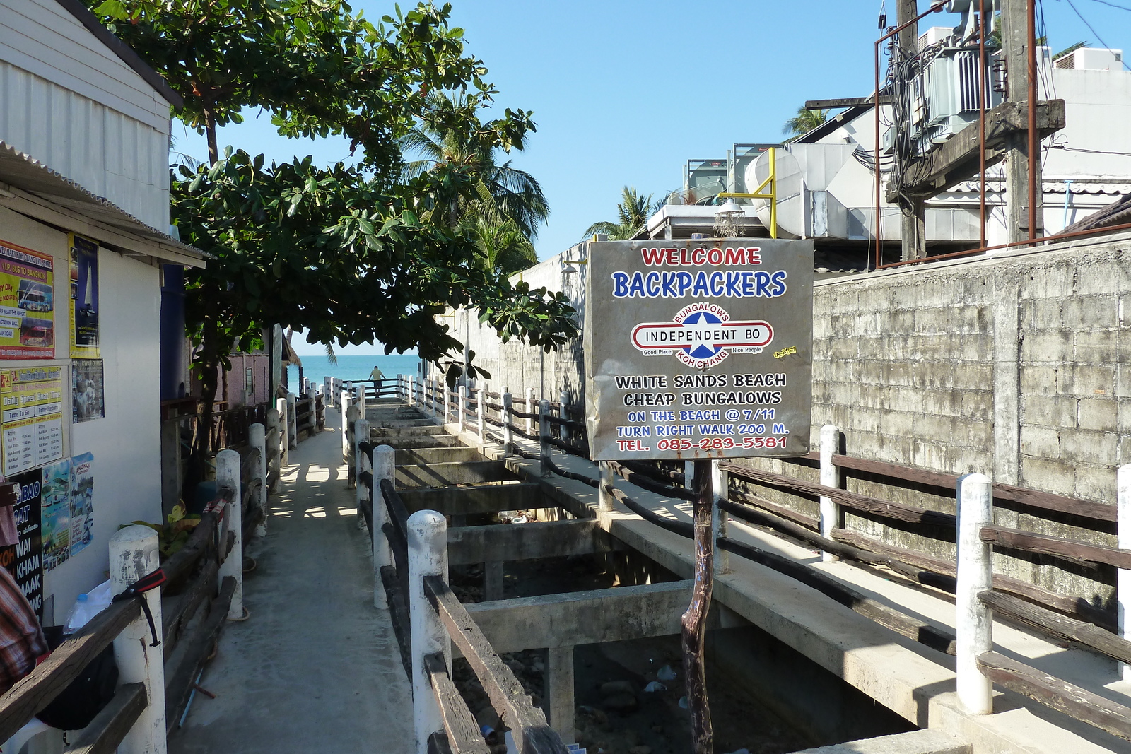 รูปถ่าย ไทย(Thailand) เกาะช้าง(Ko Chang) ถนนบนเกาะ(Island road) 2011-02 8
