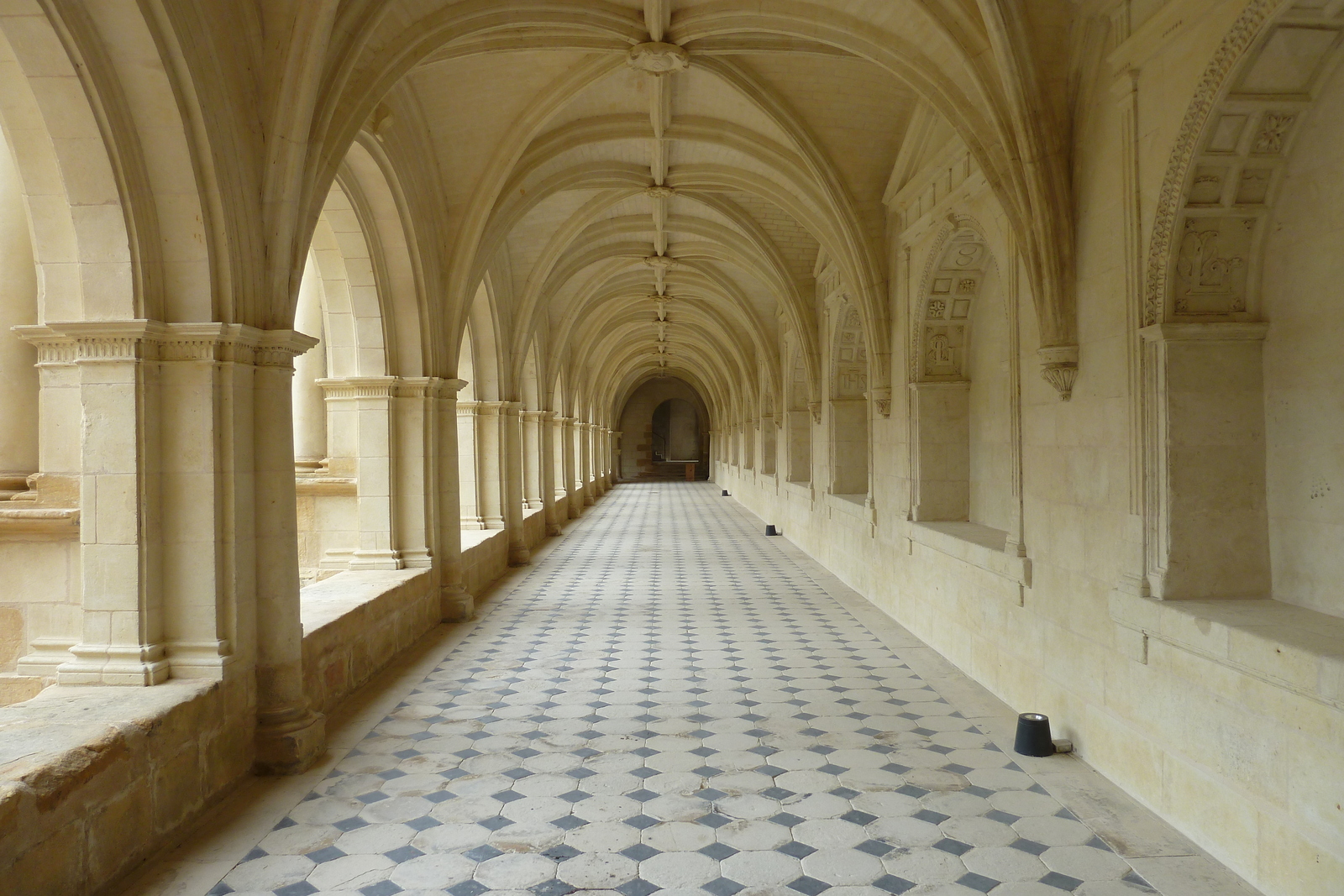 รูปถ่าย ฝรั่งเศส(France) ฟงเตอโวร์(Fontevraud) 2011-05 32