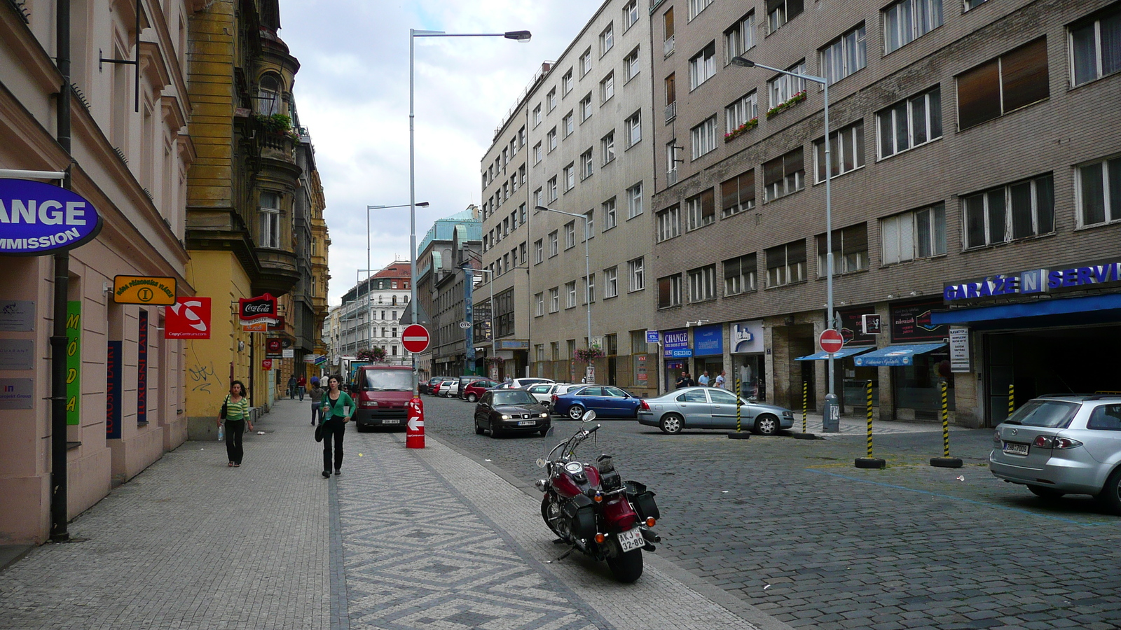 รูปถ่าย สาธารณรัฐเช็ก(Czech Republic) ปราก(Prague) ออปเลตาโลวา(Opletalova) 2007-07 12