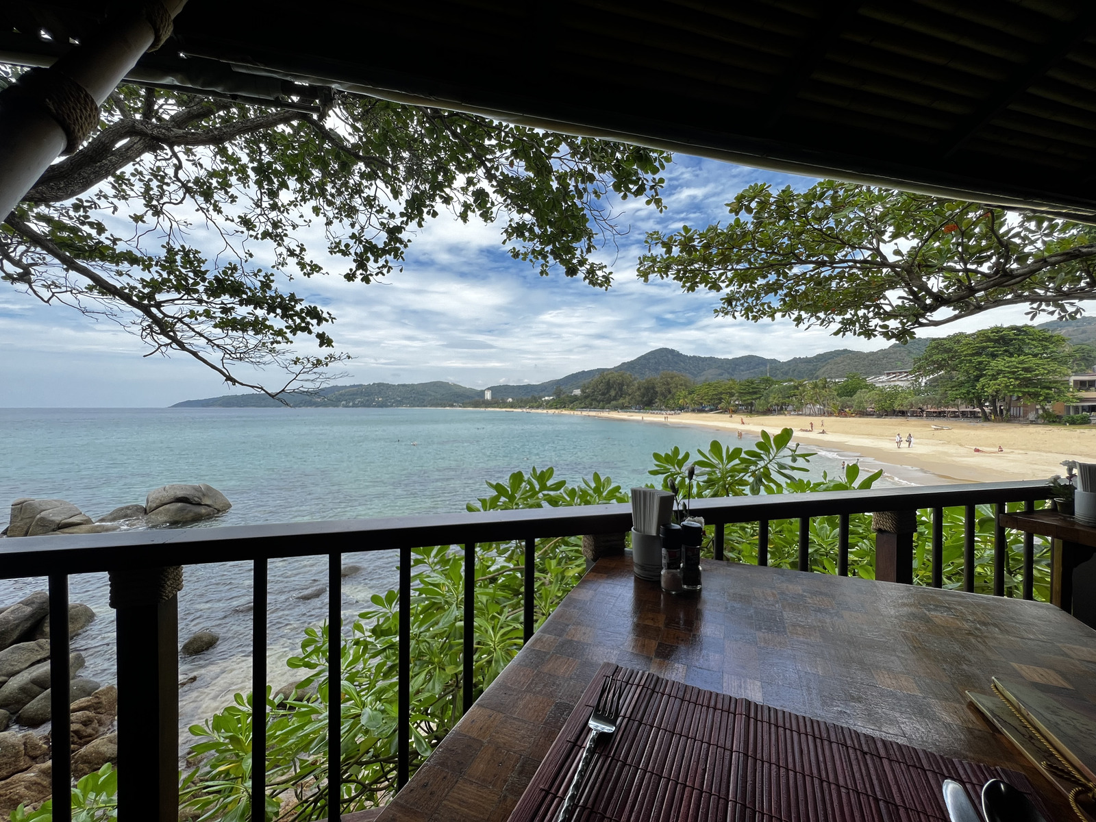 รูปถ่าย ไทย(Thailand) ภูเก็ต(Phuket) หาดกะรน(Karon Beach) ร้านอาหารออนเดอะร็อก(On the rock Restaurant) 2021-12 23