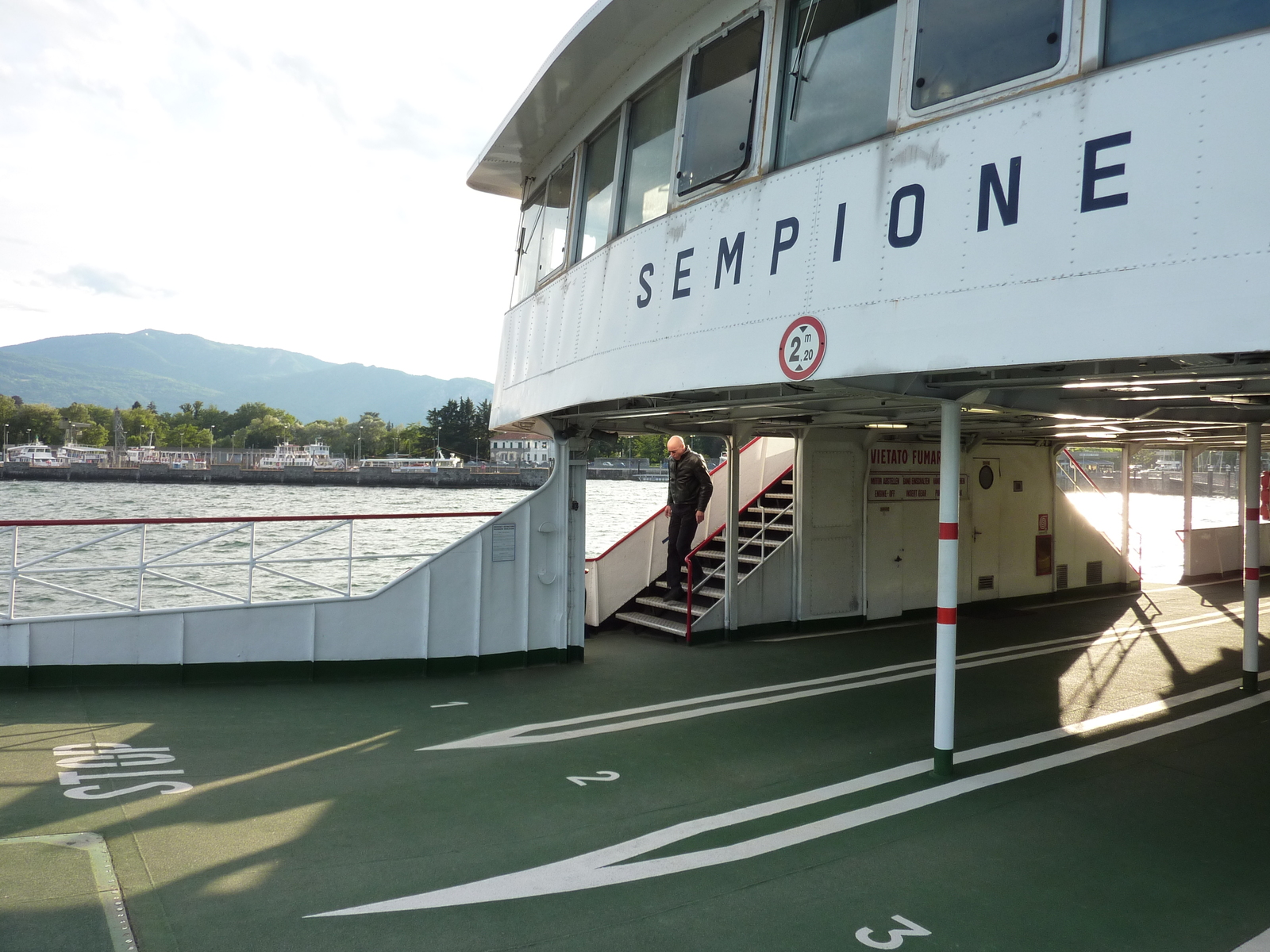 รูปถ่าย อิตาลี(Italy) ล่องเรือจากแวร์บาเนียไปลาเวโน(Verbania to Laveno boat trip) 2009-06 17