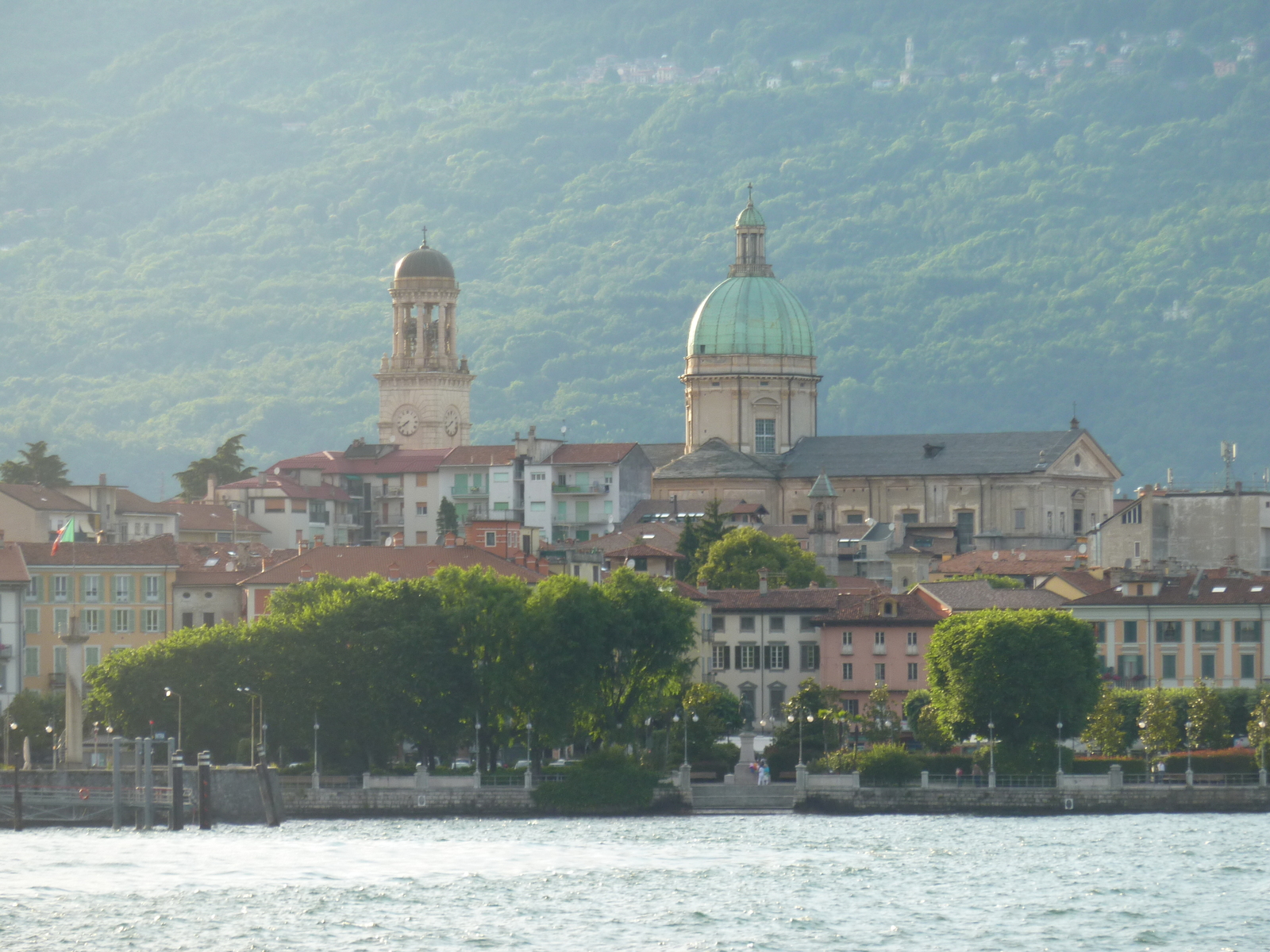 รูปถ่าย อิตาลี(Italy) ล่องเรือจากแวร์บาเนียไปลาเวโน(Verbania to Laveno boat trip) 2009-06 16