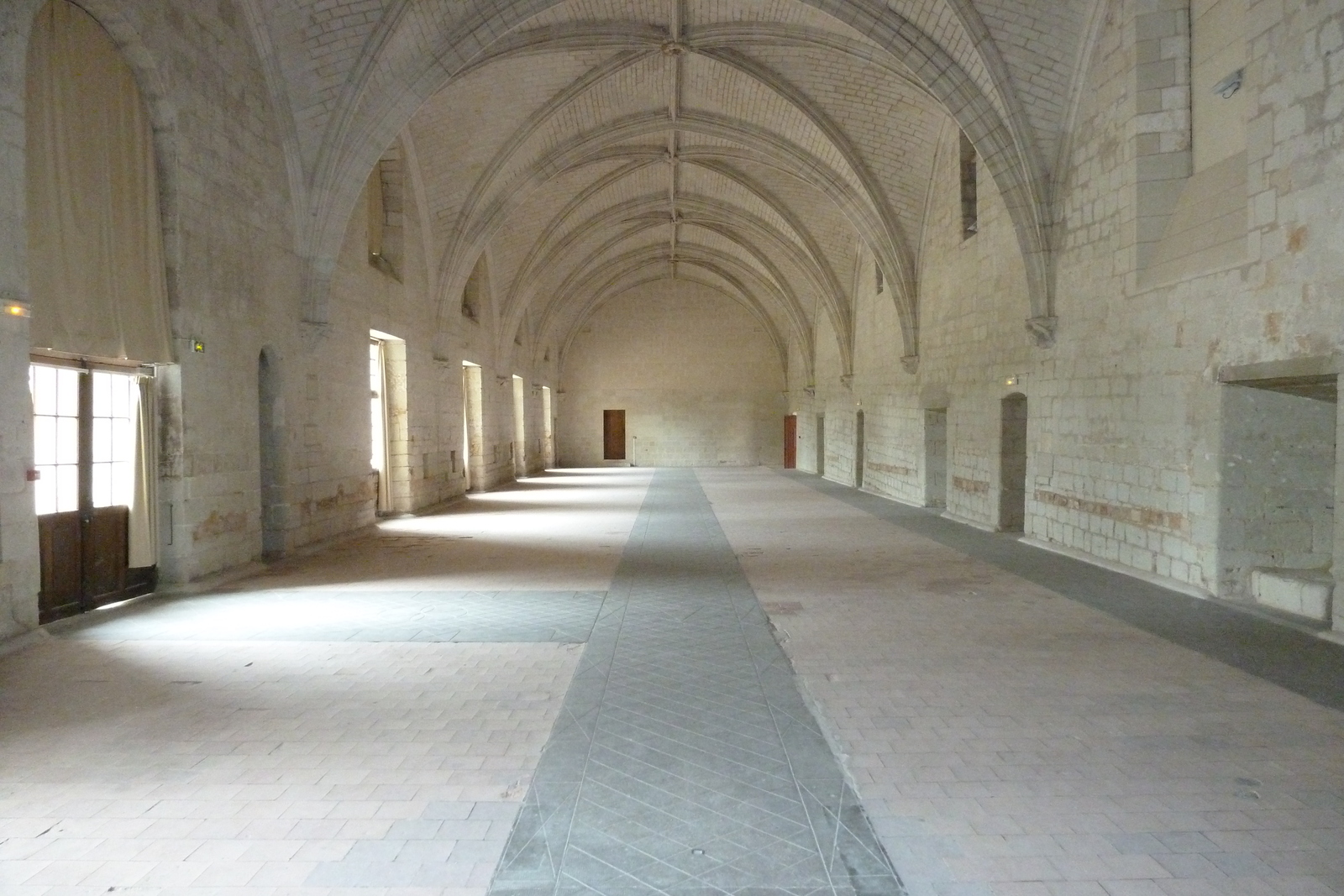 รูปถ่าย ฝรั่งเศส(France) ฟงเตอโวร์(Fontevraud) 2011-05 21