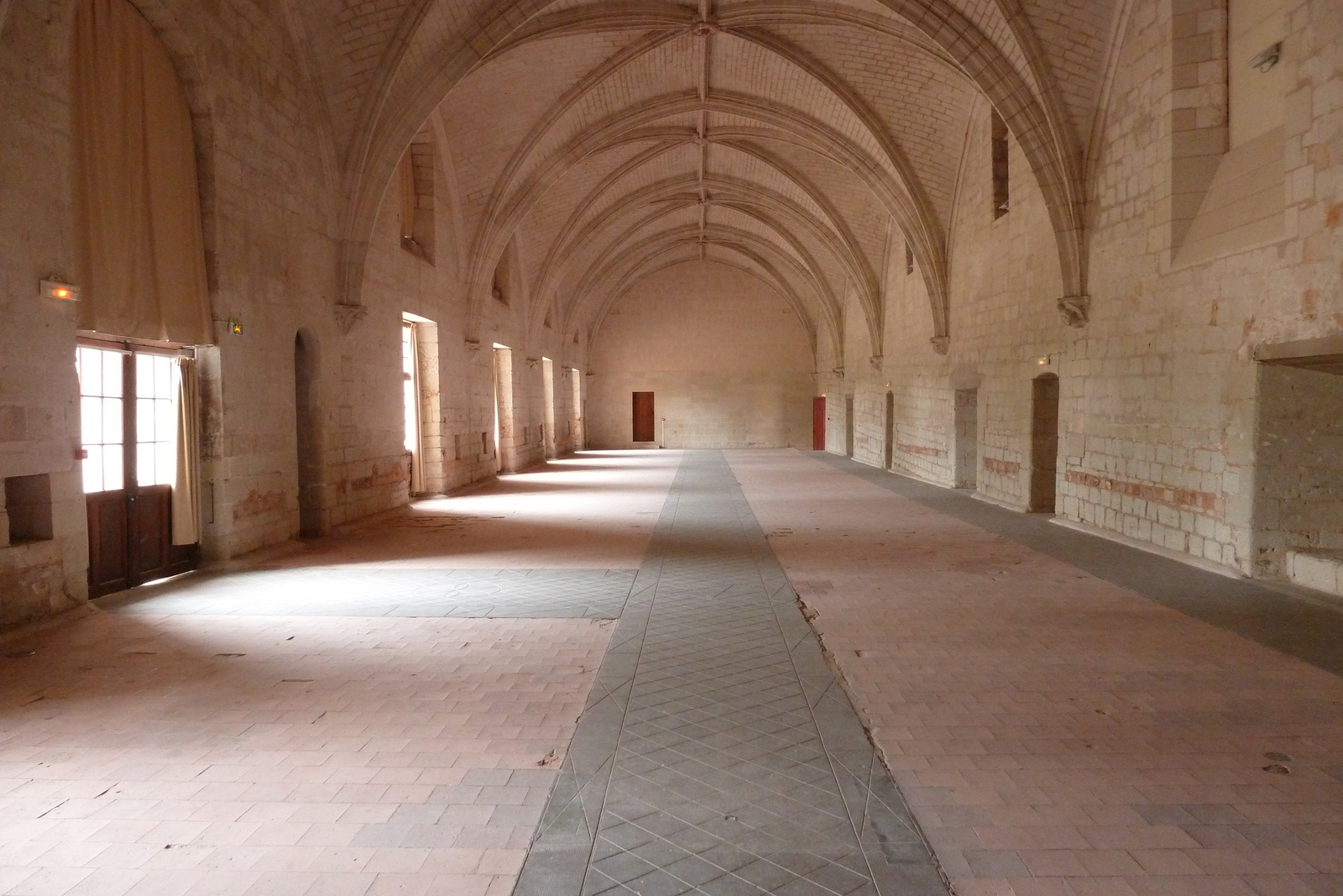 รูปถ่าย ฝรั่งเศส(France) ฟงเตอโวร์(Fontevraud) 2011-05 247