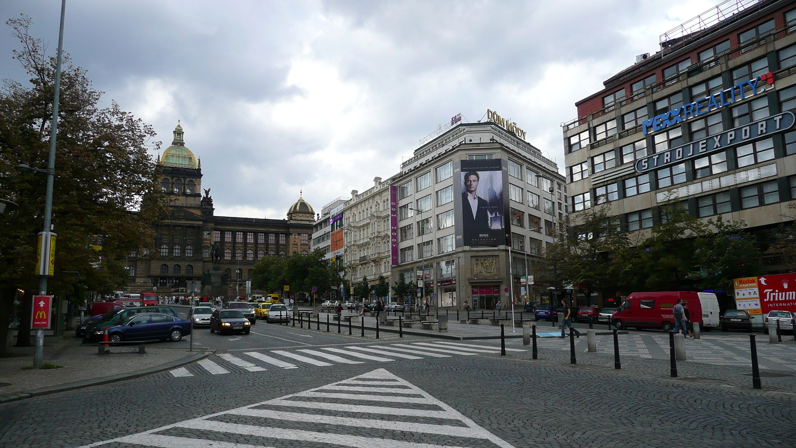 รูปถ่าย สาธารณรัฐเช็ก(Czech Republic) ปราก(Prague) จัตุรัสเวนเซสลาส(Vaclavske namesti) 2007-07 21