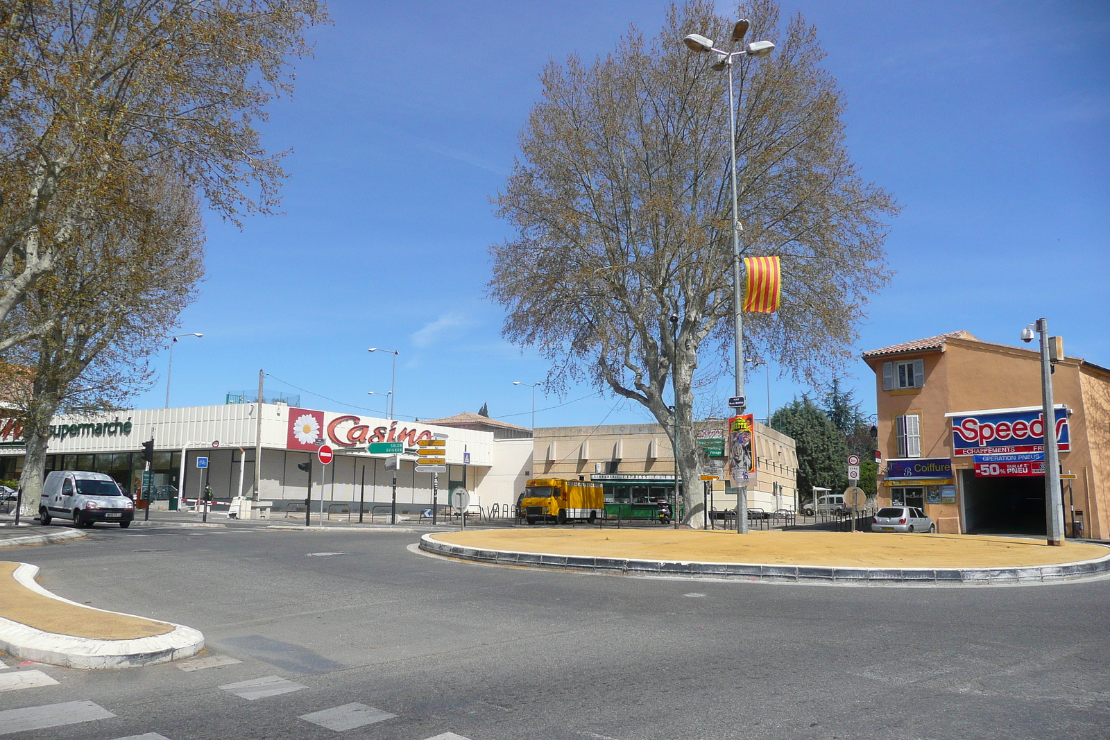 รูปถ่าย ฝรั่งเศส(France) แอ็กซ์-อ็อง-โพรว็องส์(Aix en Provence) แอ็กซ์ฝั่งตะวันตก(Aix West) 2008-04 49