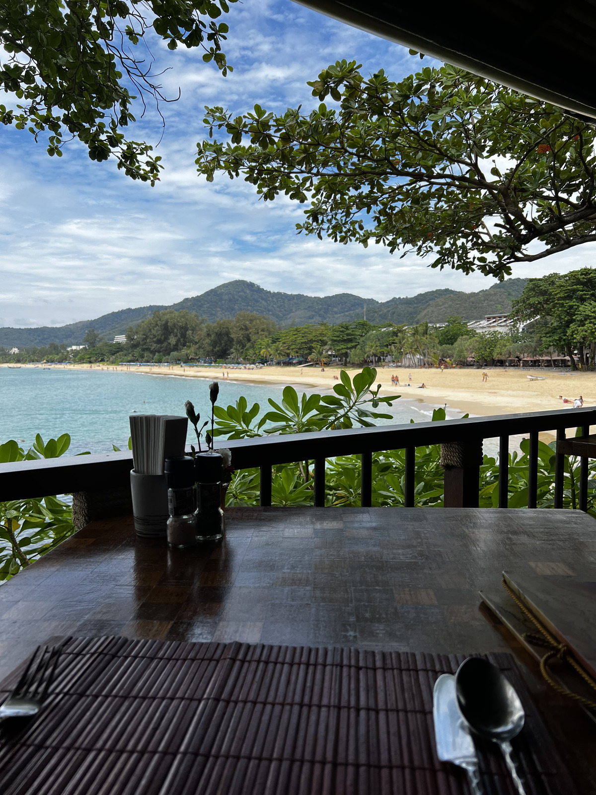รูปถ่าย ไทย(Thailand) ภูเก็ต(Phuket) หาดกะรน(Karon Beach) ร้านอาหารออนเดอะร็อก(On the rock Restaurant) 2021-12 30
