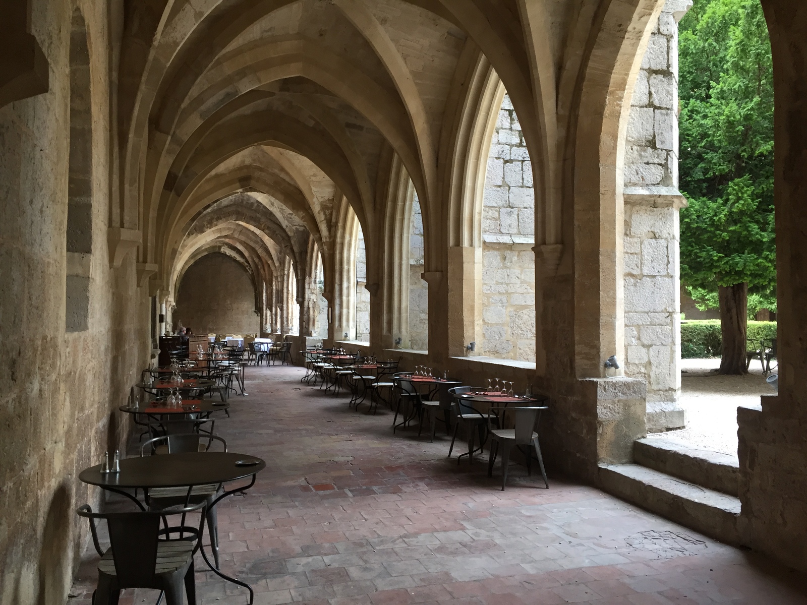 รูปถ่าย ฝรั่งเศส(France) แซ็งมักซีแม็ง-ลา-แซ็นต์-โบม(Saint Maximin la Sainte Baume) โรงแรมเลอกูว็องรัวยาล แซ็งมักซีแม็ง(Le Couvent Royal Saint Maximin Hotel) 2017-08 1