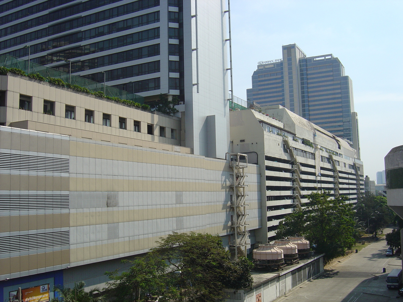 รูปถ่าย ไทย(Thailand) กรุงเทพมหานคร(Bangkok) รถไฟฟ้า(Sky Train) 2004-12 29
