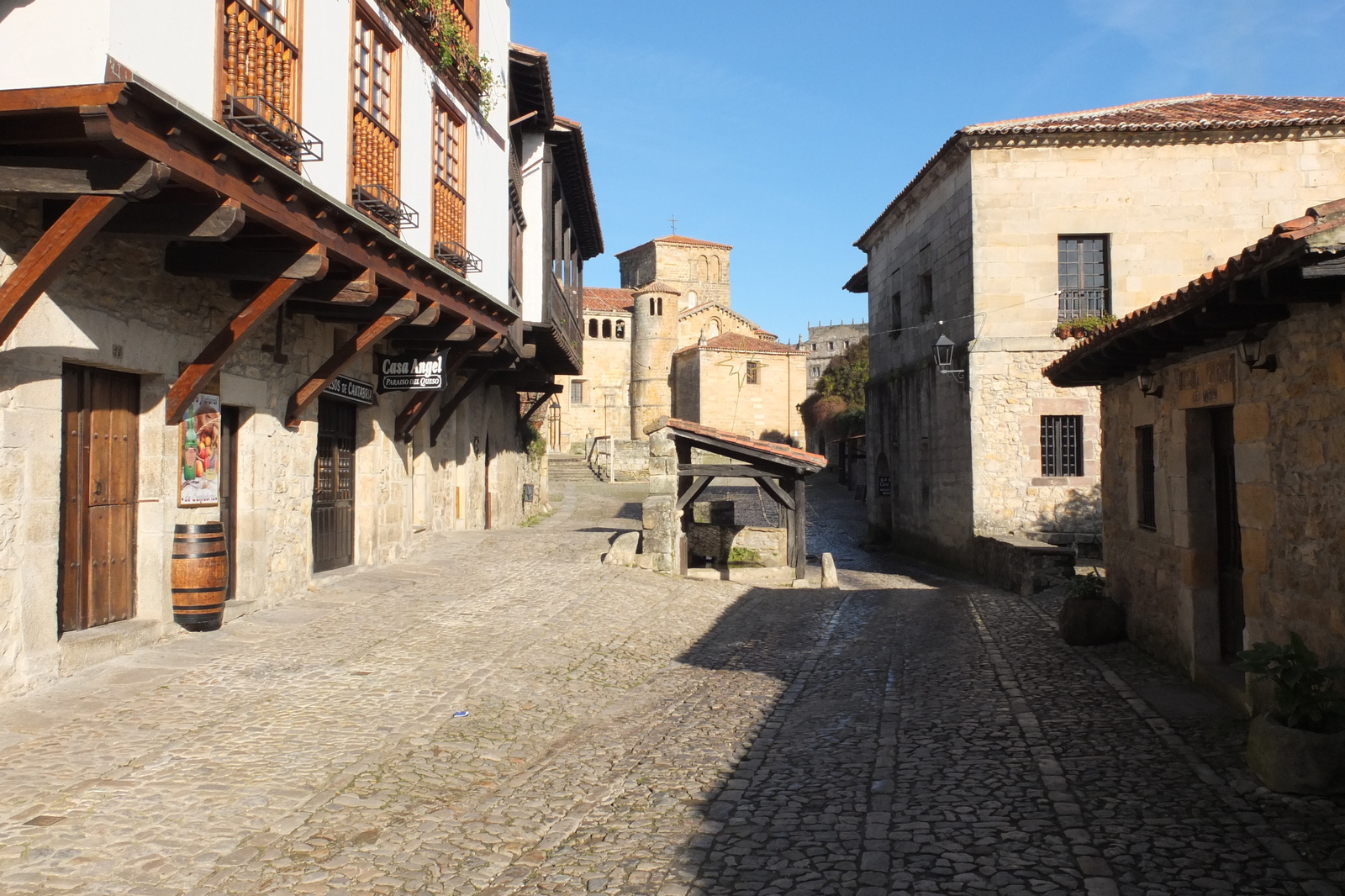 รูปถ่าย สเปน(Spain) ซันตีญานาเดลมาร์(Santillana del Mar) 2013-01 45