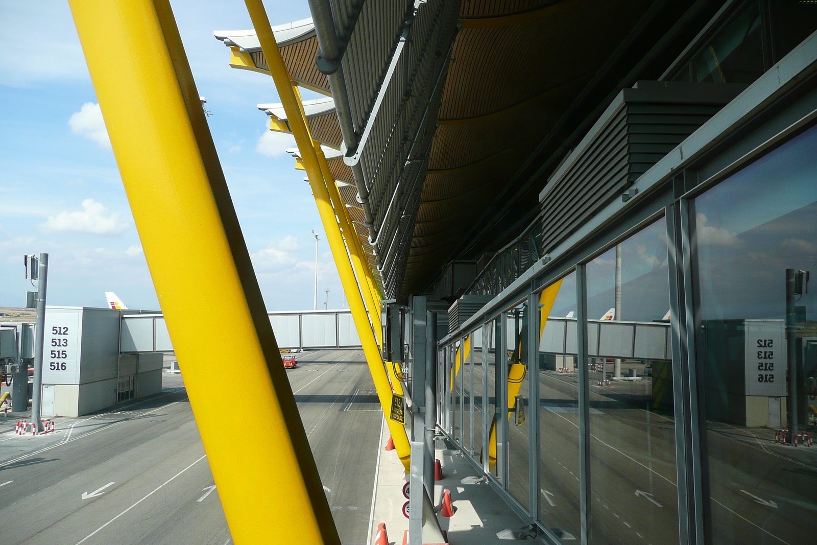 รูปถ่าย สเปน(Spain) มาดริค(Madrid) ท่าอากาศยานบาราคัส(Barajas Airport) 2007-09 71