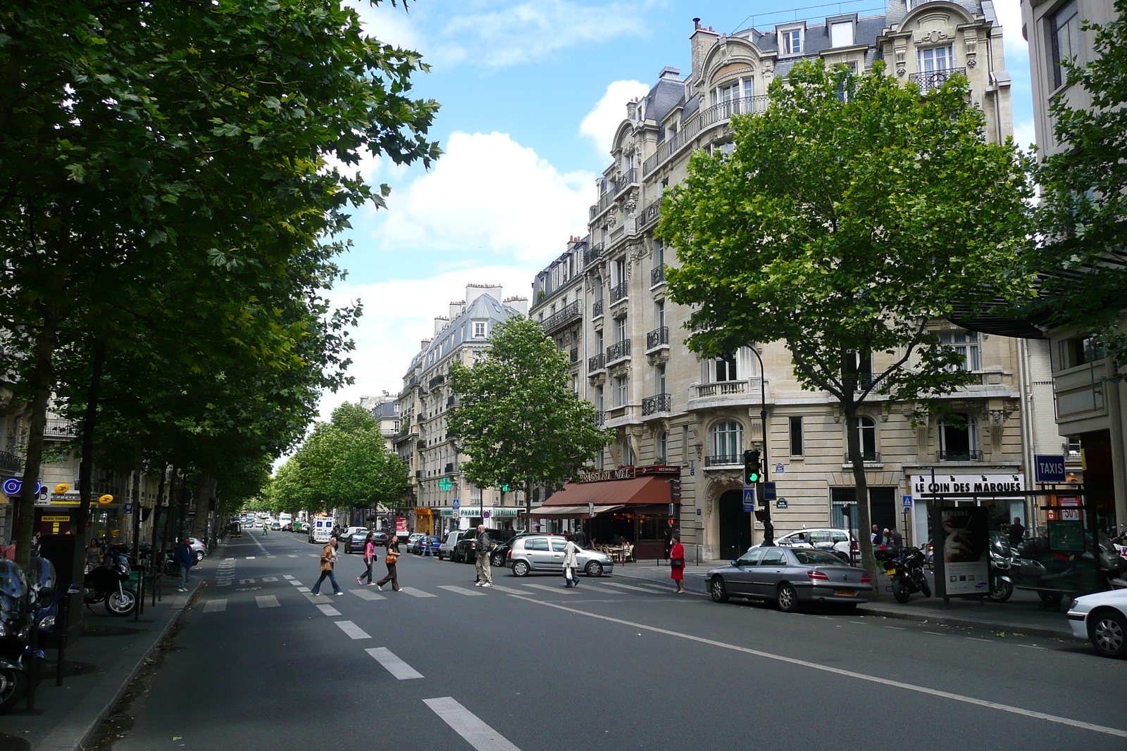 รูปถ่าย ฝรั่งเศส(France) ปารีส(Paris) ถนนนีเยล(Avenue Niel) 2007-06 90