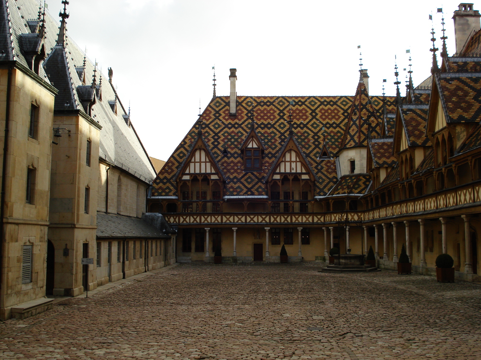 รูปถ่าย ฝรั่งเศส(France) โบนเนอ(Beaune) โรงพยาบาลเก่าโบน (ออสปิสเดอโบน)(Hospices de Beaune) 2007-01 1