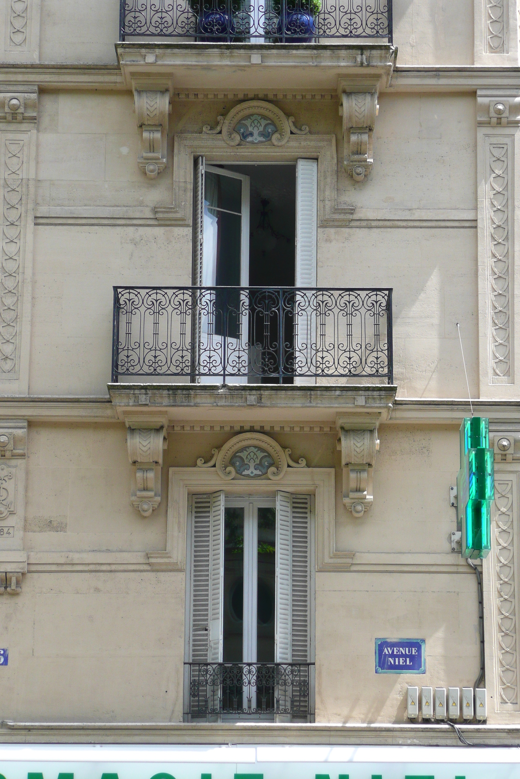 รูปถ่าย ฝรั่งเศส(France) ปารีส(Paris) ถนนนีเยล(Avenue Niel) 2007-06 19