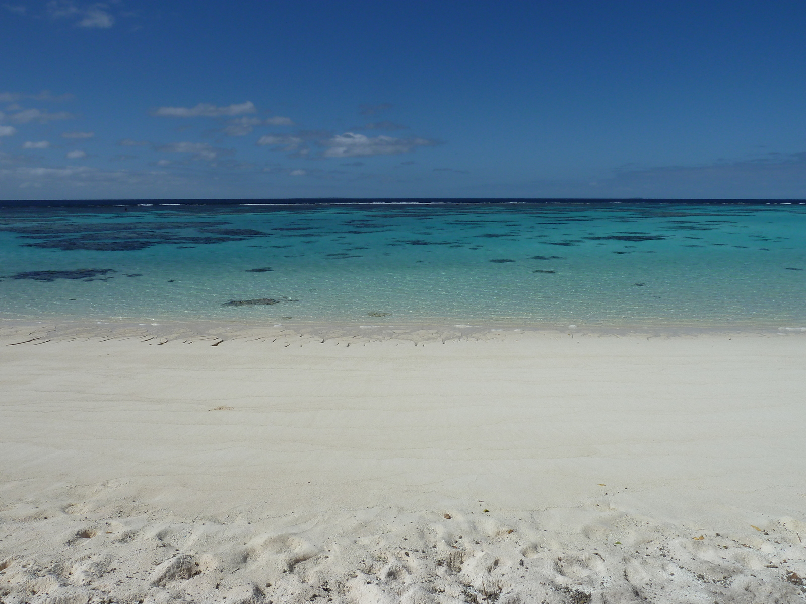 รูปถ่าย นิวแคลิโดเนีย(New Caledonia) เกาะลีฟู(Lifou) หมู่บ้านมู(Mu) 2010-05 29