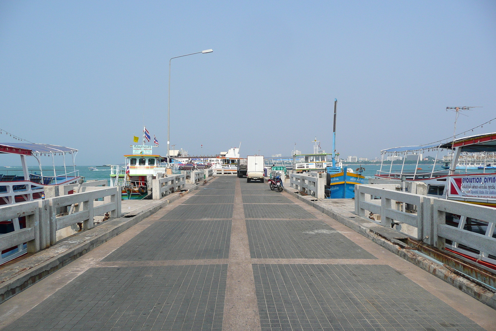 รูปถ่าย ไทย(Thailand) พัทยา(Pattaya) ท่าเรือแหลมบาลีฮาย(Bali Hai) 2008-01 14