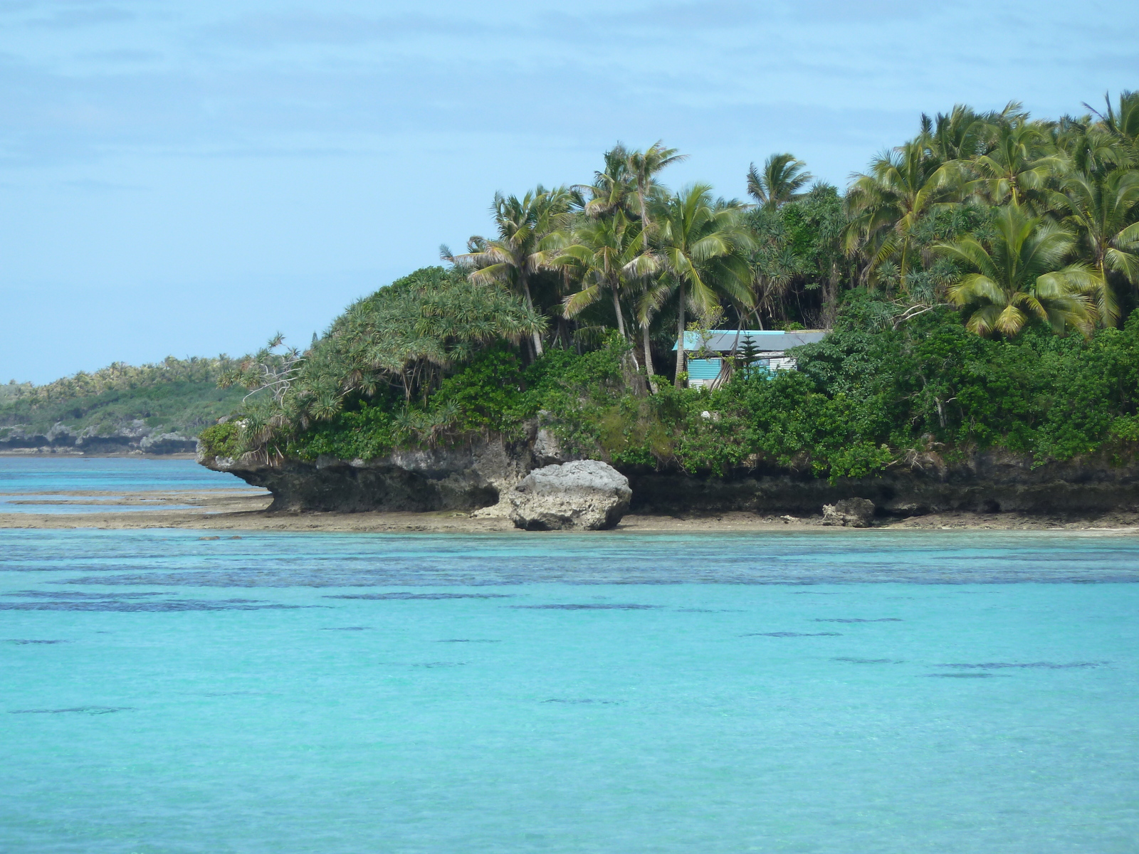 รูปถ่าย นิวแคลิโดเนีย(New Caledonia) เกาะลีฟู(Lifou) หมู่บ้านมู(Mu) 2010-05 23