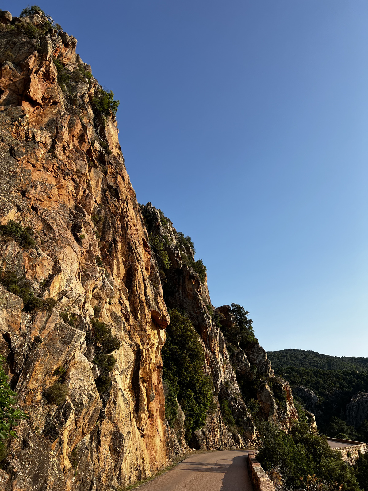 รูปถ่าย ฝรั่งเศส(France) คอร์สิคา(Corsica) หน้าผากาลังก์เดอเปียนา(Calanques de Piana) 2023-06 17