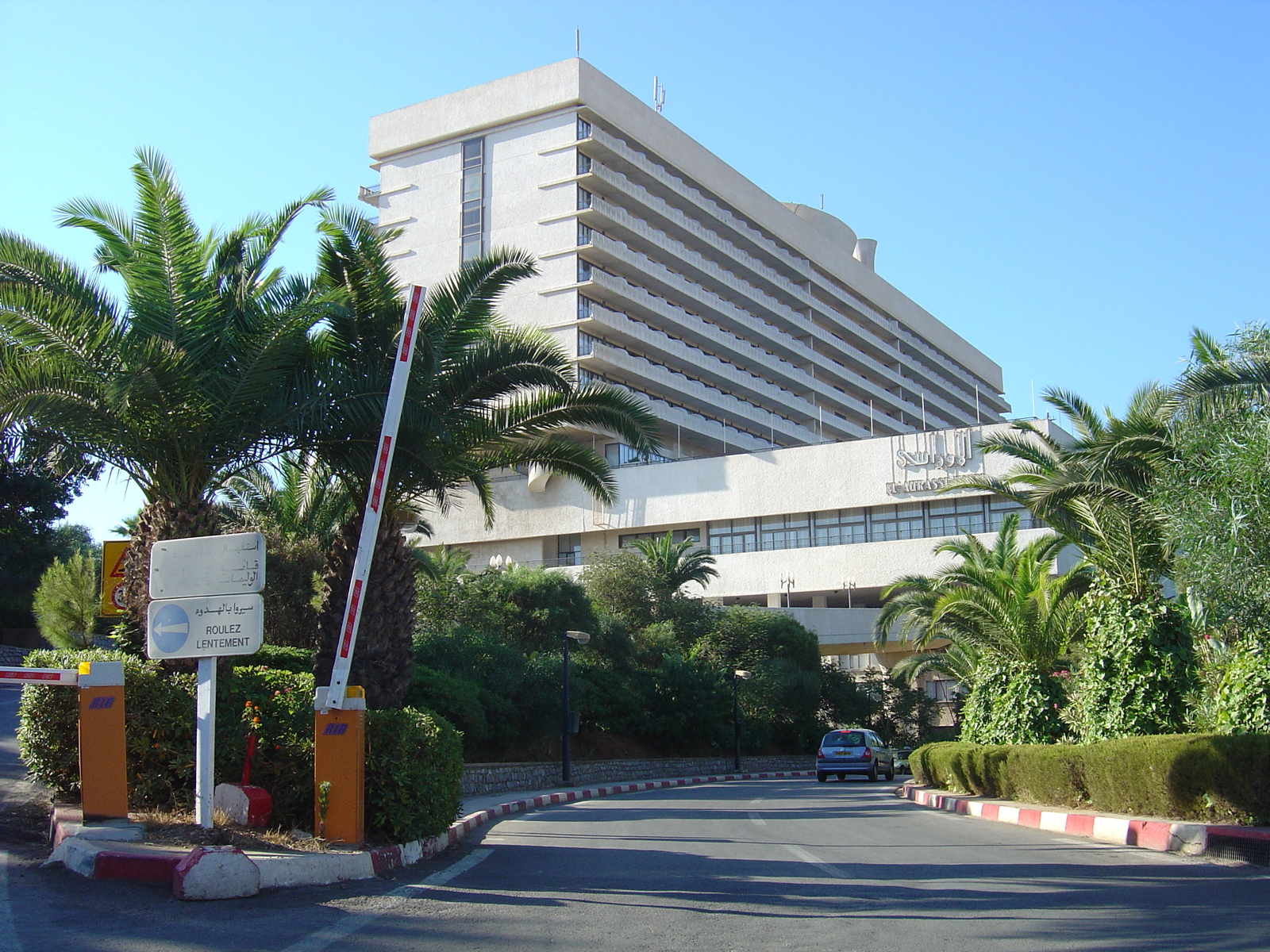 รูปถ่าย แอลจีเรีย(Algeria) แอลเจียร์(Algiers) โรงแรมเอลโอราสซี(El Aurassi Hotel) 2004-09 22