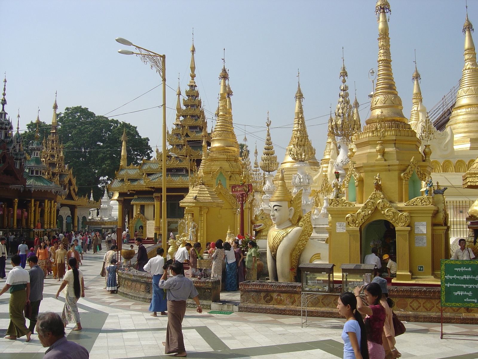 รูปถ่าย พม่า(Myanmar) ย่างกุ้ง(Yangon) พระมหาเจดีย์ชเวกากอง(Shwedagon Pagoda) 2005-01 10