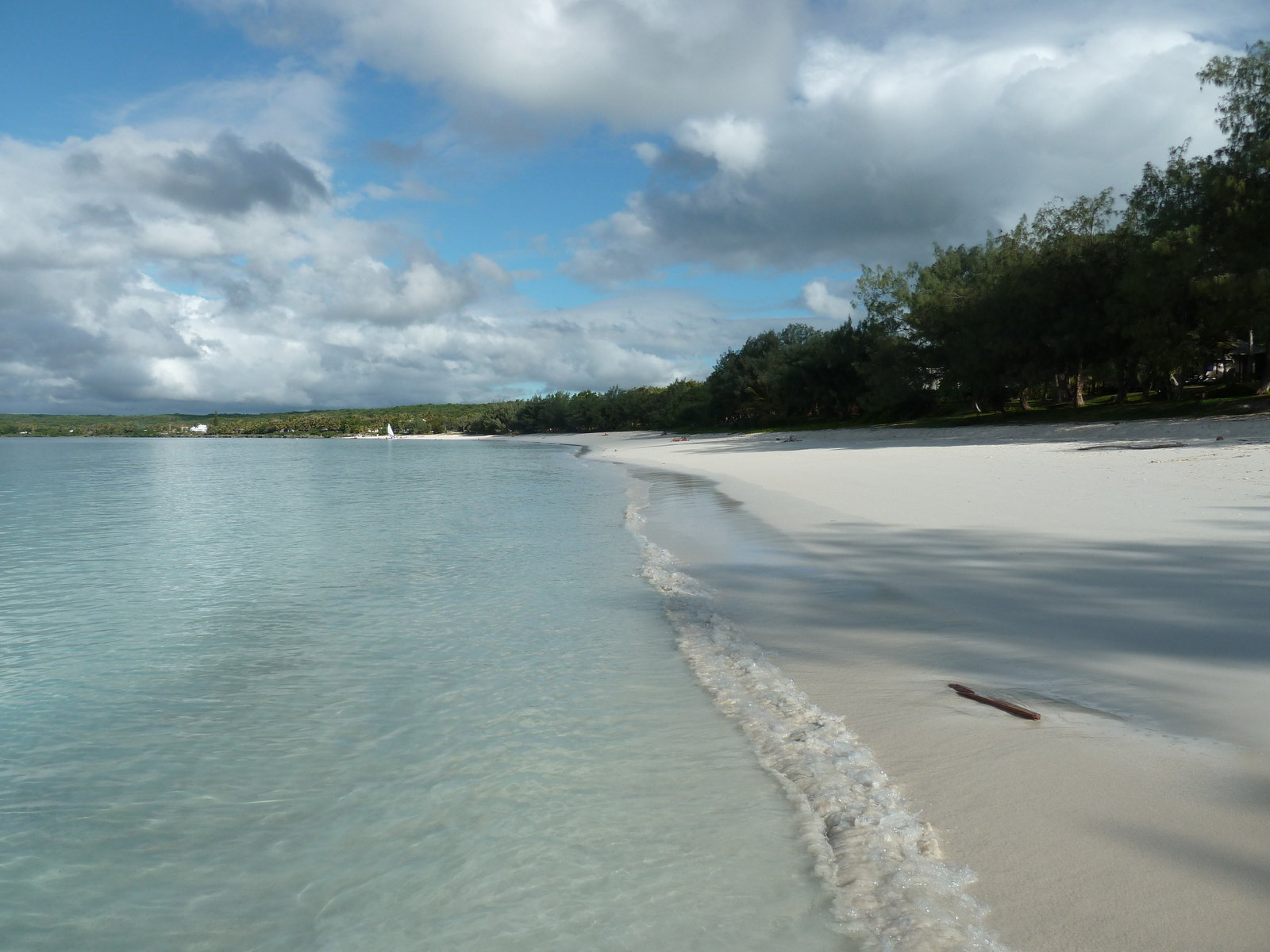 รูปถ่าย นิวแคลิโดเนีย(New Caledonia) เกาะลีฟู(Lifou) อ่าวชาโตบรีย็อง(Chateaubriand Bay) 2010-05 47