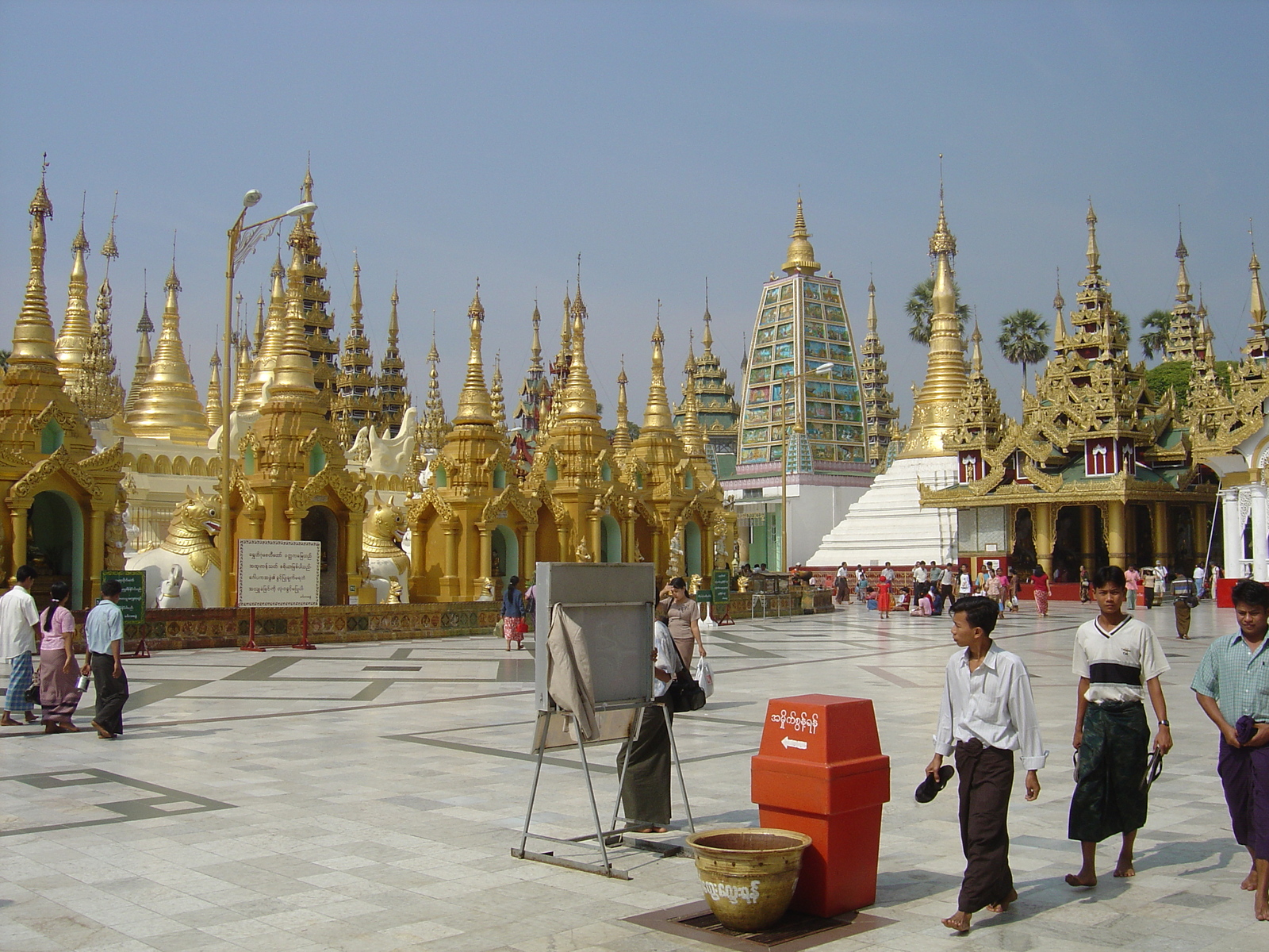 รูปถ่าย พม่า(Myanmar) ย่างกุ้ง(Yangon) พระมหาเจดีย์ชเวกากอง(Shwedagon Pagoda) 2005-01 17