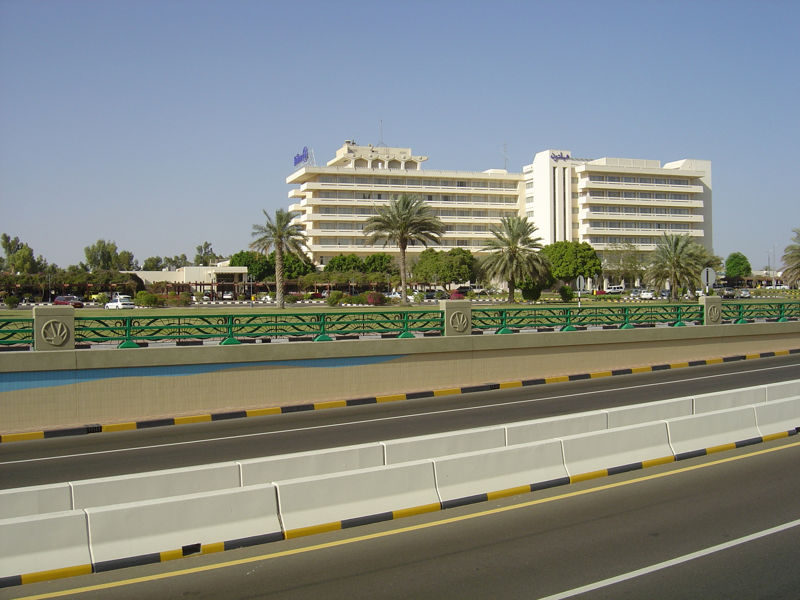 รูปถ่าย สหรัฐอาหรับเอมิเรตส์(United Arab Emirates) อาเลอิน(Al Ain) โรงแรมฮิลตัน(Hilton Hotel) 2005-03 16