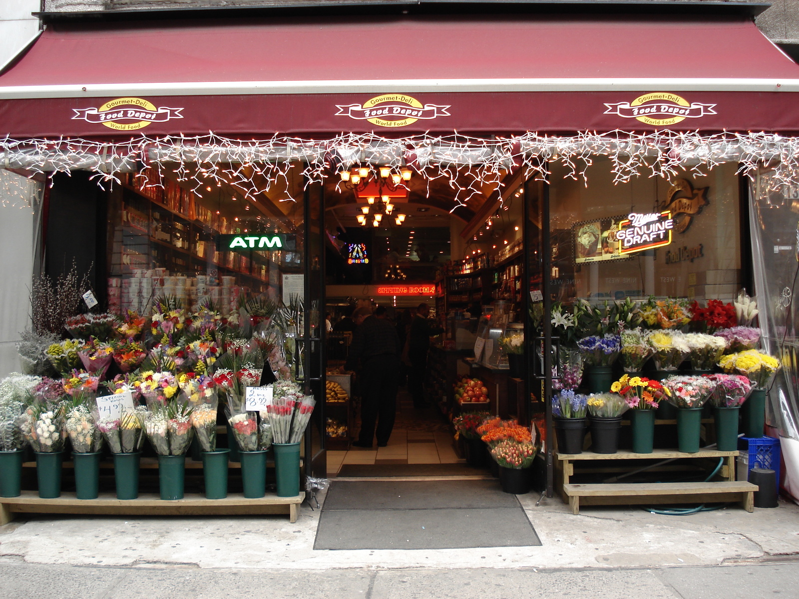 รูปถ่าย สหรัฐอเมริกา(United States) นิวยอร์ก(New York) ตามถนนฟิฟท์อเวนิว(down the 5th Avenue) 2006-03 38