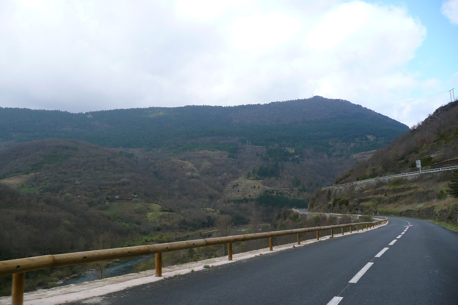 รูปถ่าย ฝรั่งเศส(France) เทือกเขาเซแวน(Cevennes Mountains) ถนนจากโกกูแรสไปฟลอรัก(Cocures to Florac road) 2008-04 14