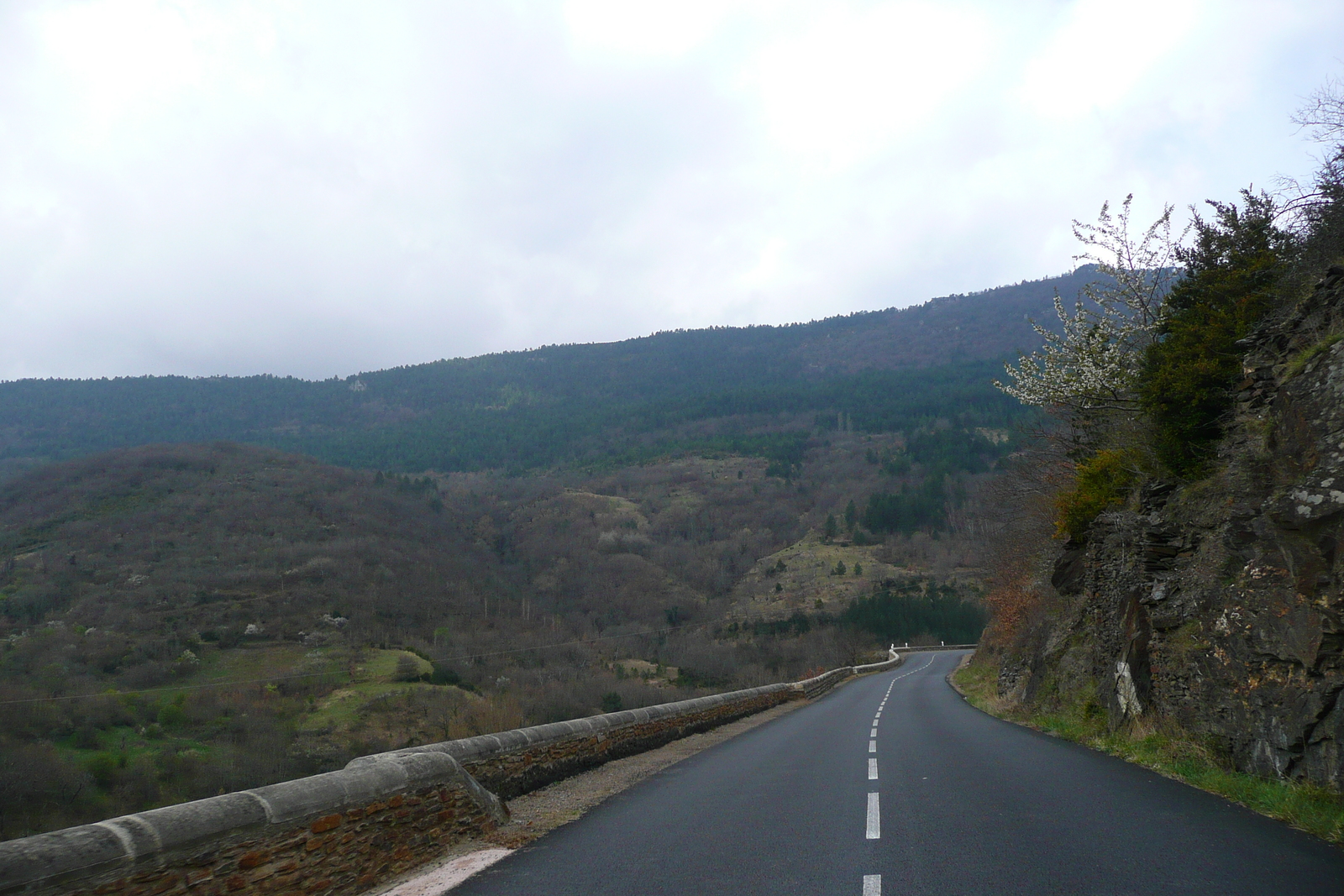 รูปถ่าย ฝรั่งเศส(France) เทือกเขาเซแวน(Cevennes Mountains) ถนนจากโกกูแรสไปฟลอรัก(Cocures to Florac road) 2008-04 3