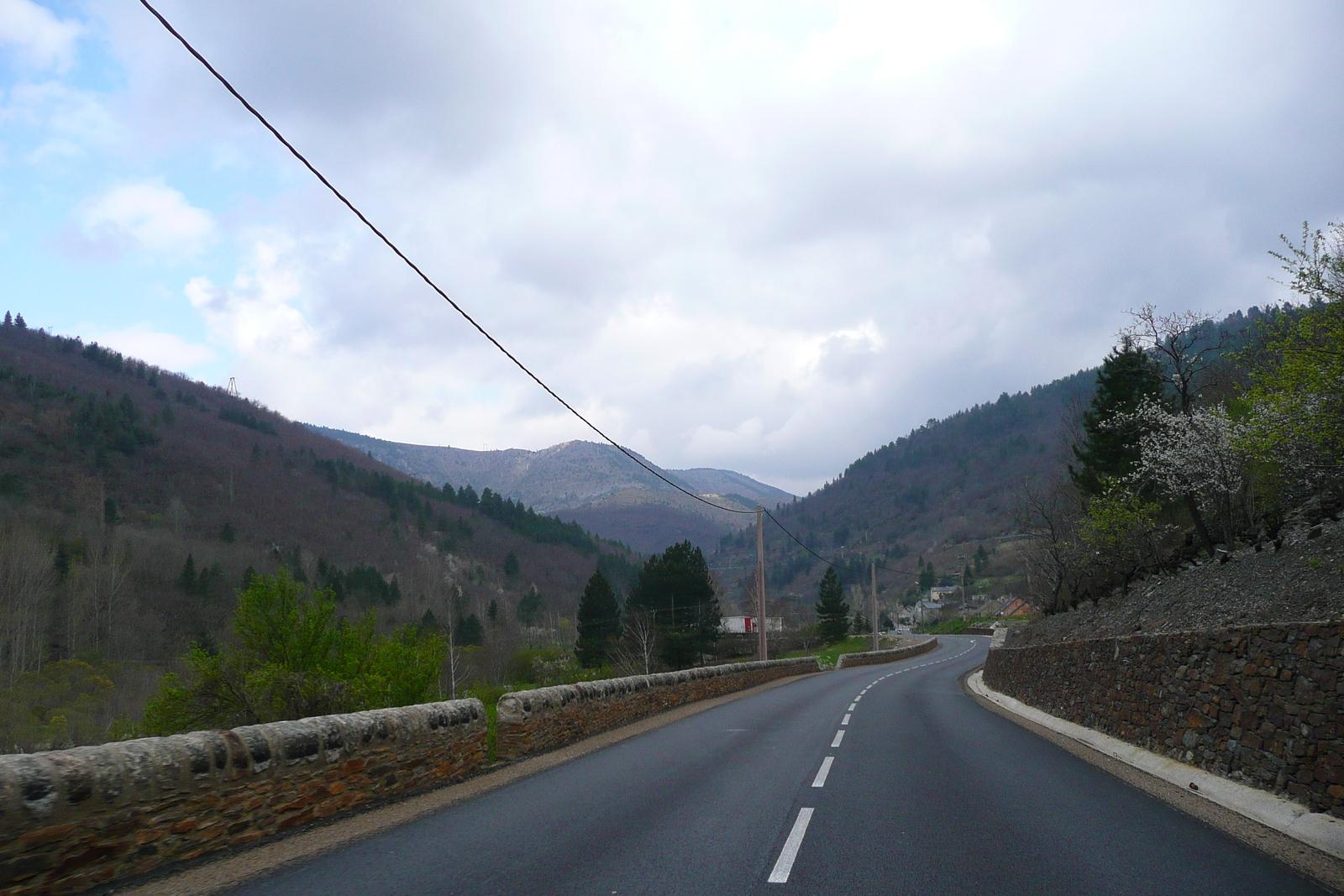 รูปถ่าย ฝรั่งเศส(France) เทือกเขาเซแวน(Cevennes Mountains) ถนนจากโกกูแรสไปฟลอรัก(Cocures to Florac road) 2008-04 5