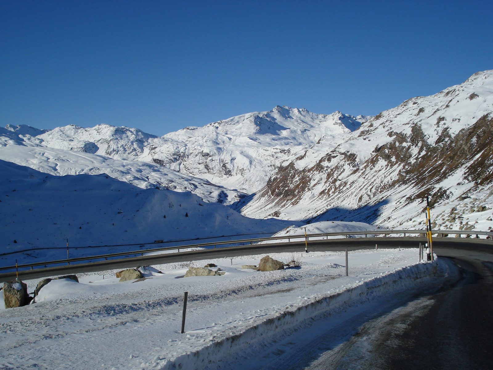 รูปถ่าย สวิสเซอร์แลนด์(Switzerland) ถนนจากคูร์ไปเซนต์มอริตซ์(Chur to St Moritz Road) 2007-01 22