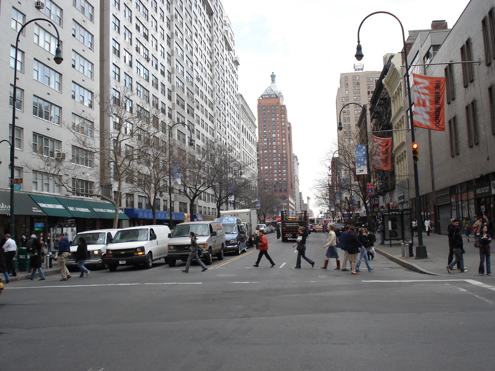 รูปถ่าย สหรัฐอเมริกา(United States) นิวยอร์ก(New York) ตามถนนฟิฟท์อเวนิว(down the 5th Avenue) 2006-03 42