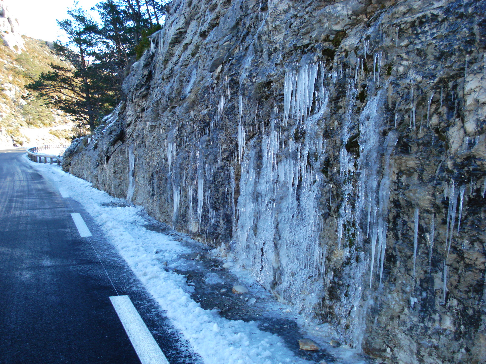 รูปถ่าย ฝรั่งเศส(France) ถนนจากกูร์เซกูลไปเกรโอลีแยร์-เล-เนจ(Coursegoule to Greolieres les neiges road) 2007-01 0