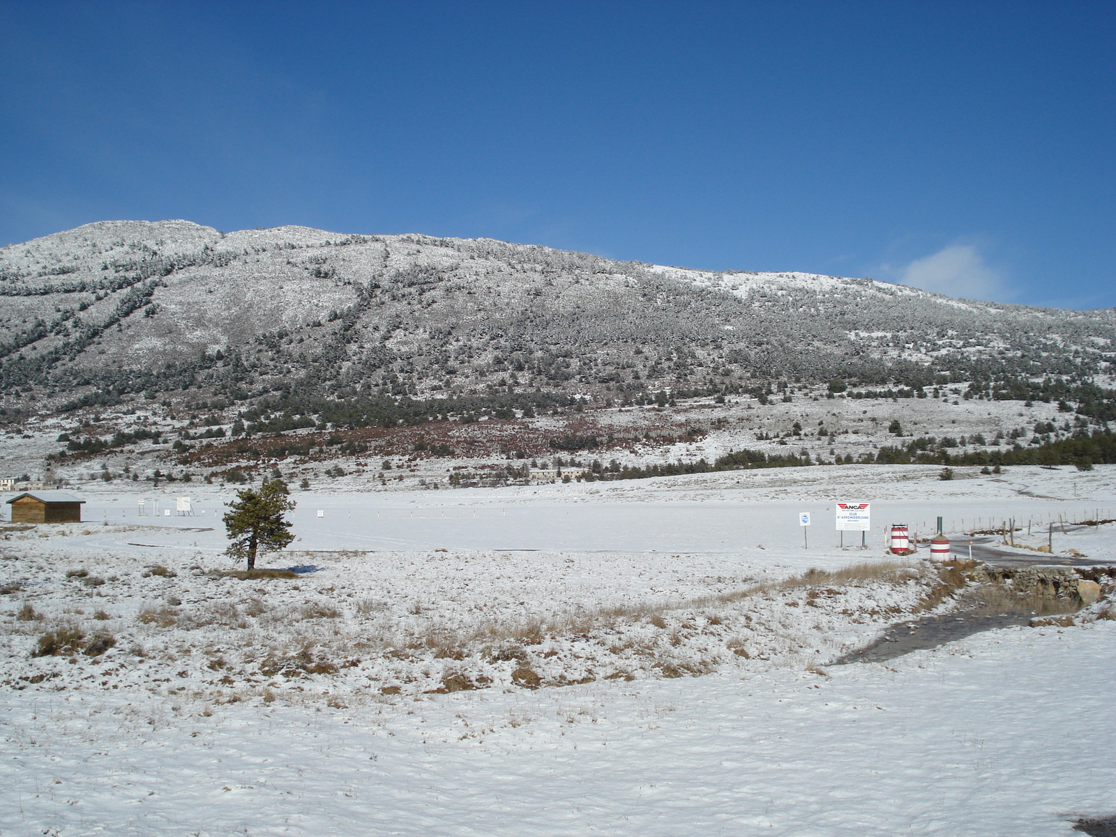 รูปถ่าย ฝรั่งเศส(France) ถนนจากกูร์เซกูลไปเกรโอลีแยร์-เล-เนจ(Coursegoule to Greolieres les neiges road) 2007-01 36