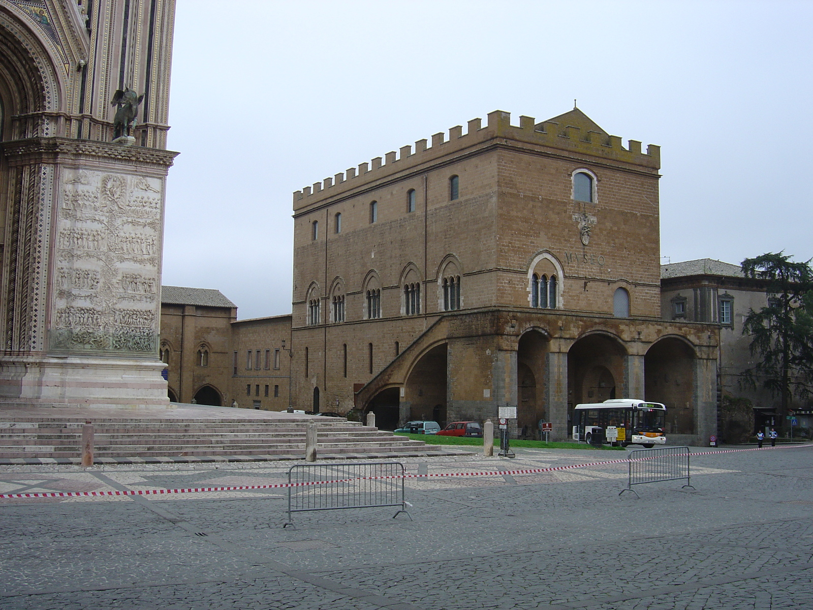 รูปถ่าย อิตาลี(Italy) ออร์วิเอโต้(Orvieto) 2004-03 12