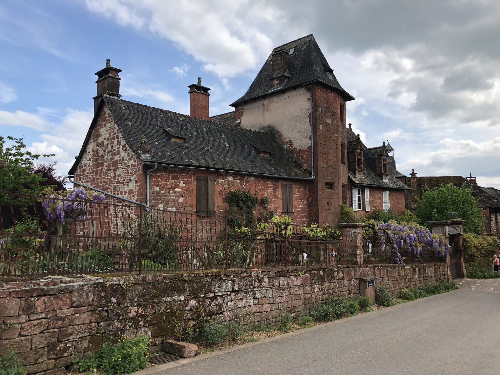 รูปถ่าย ฝรั่งเศส(France) กอลงฌ์-ลา-รูฌ(Collonges la Rouge) 2018-04 34