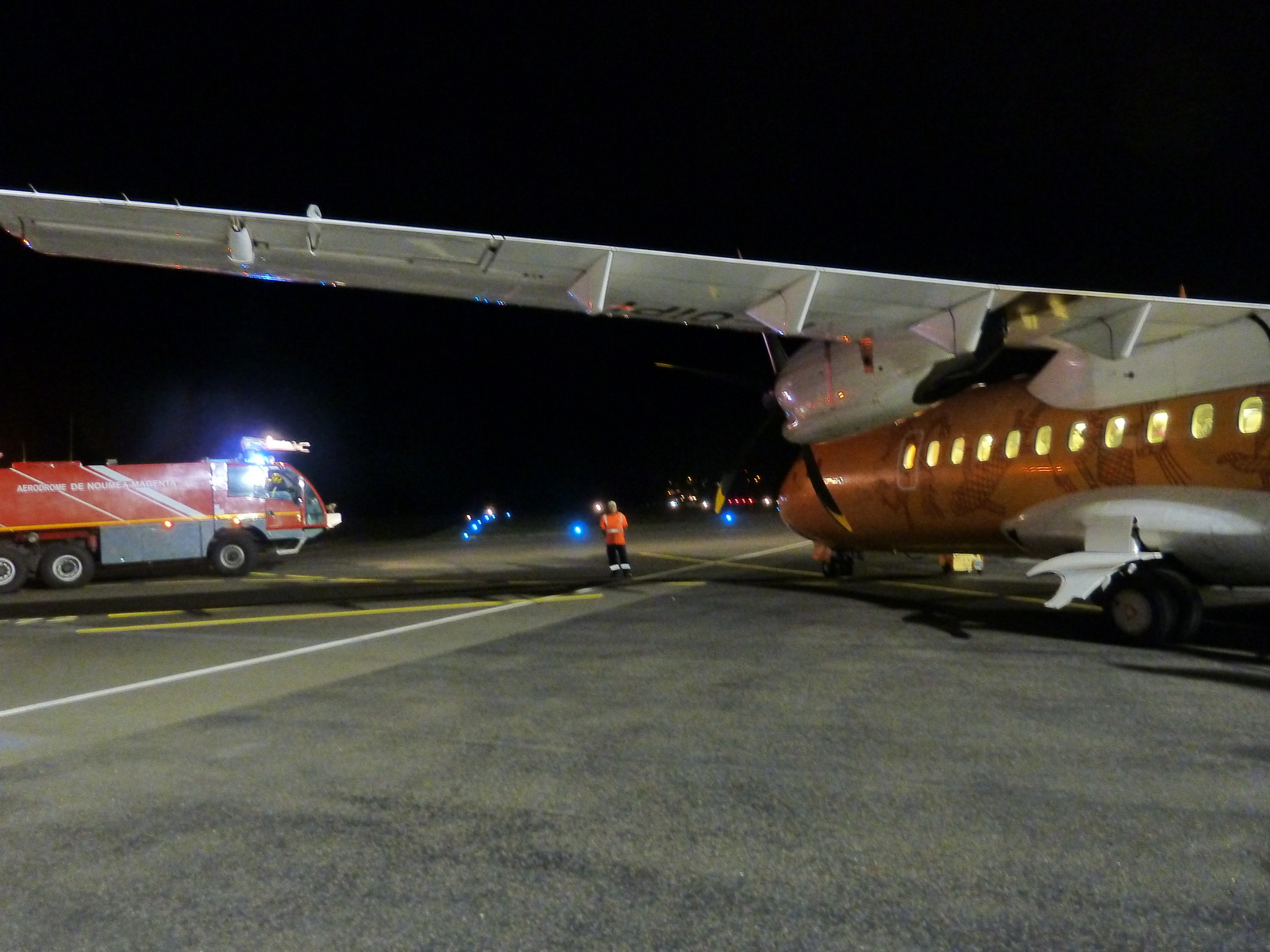 รูปถ่าย นิวแคลิโดเนีย(New Caledonia) สนามบินมาเจนตา(Magenta Airport) 2010-05 6