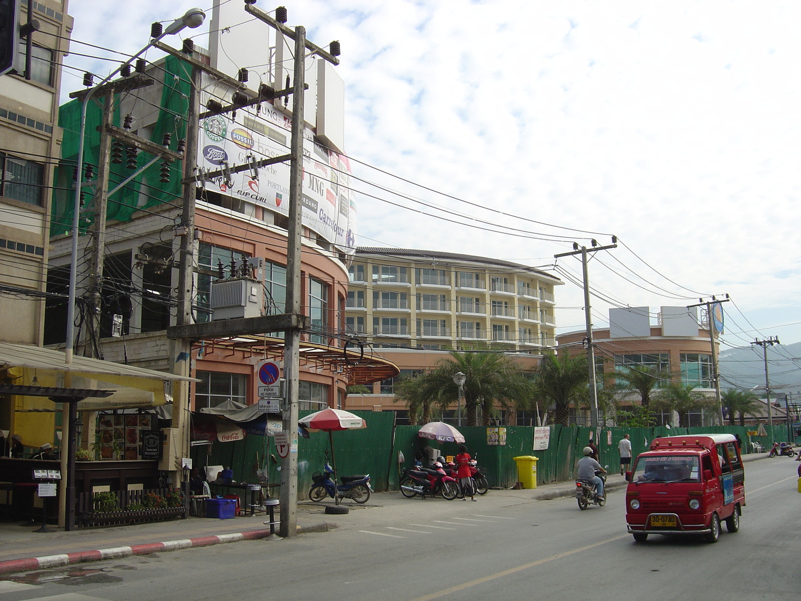 รูปถ่าย ไทย(Thailand) ภูเก็ต(Phuket) ป่าตอง(Patong) ถนนสาย 2(2nd Road) 2005-12 39