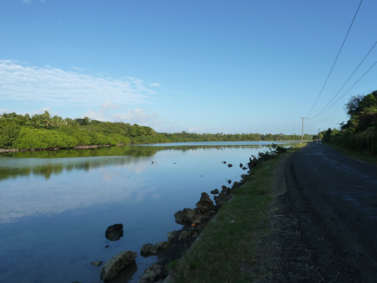 รูปถ่าย ฟิจิ(Fiji) ถนนจากนาดีไปซิงกาโตกา(Nadi to Sigatoka road) 2010-05 3
