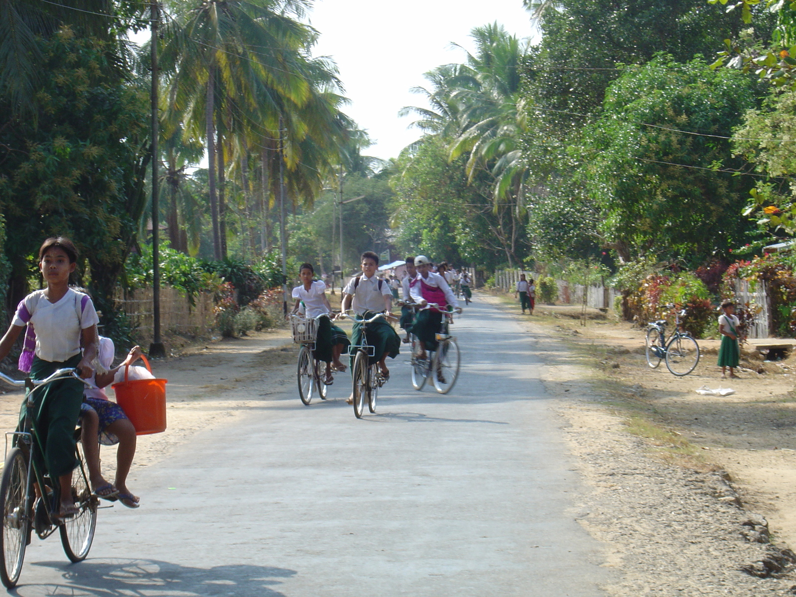 รูปถ่าย พม่า(Myanmar) ถนนจากทวายไปหาดหม่องมะกัน(Road from Dawei to Maungmagan beach) 2005-01 52