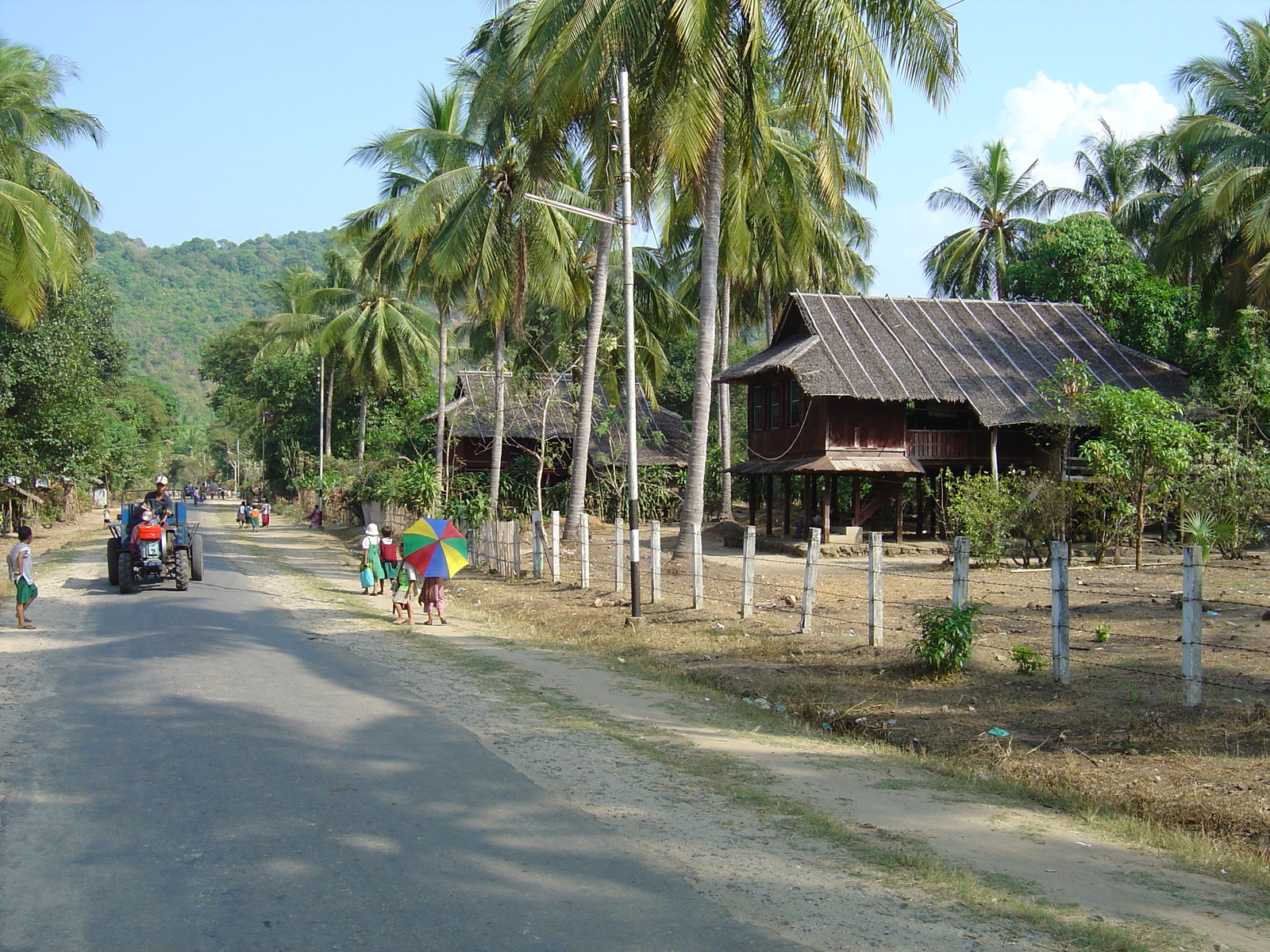 รูปถ่าย พม่า(Myanmar) ถนนจากทวายไปหาดหม่องมะกัน(Road from Dawei to Maungmagan beach) 2005-01 59