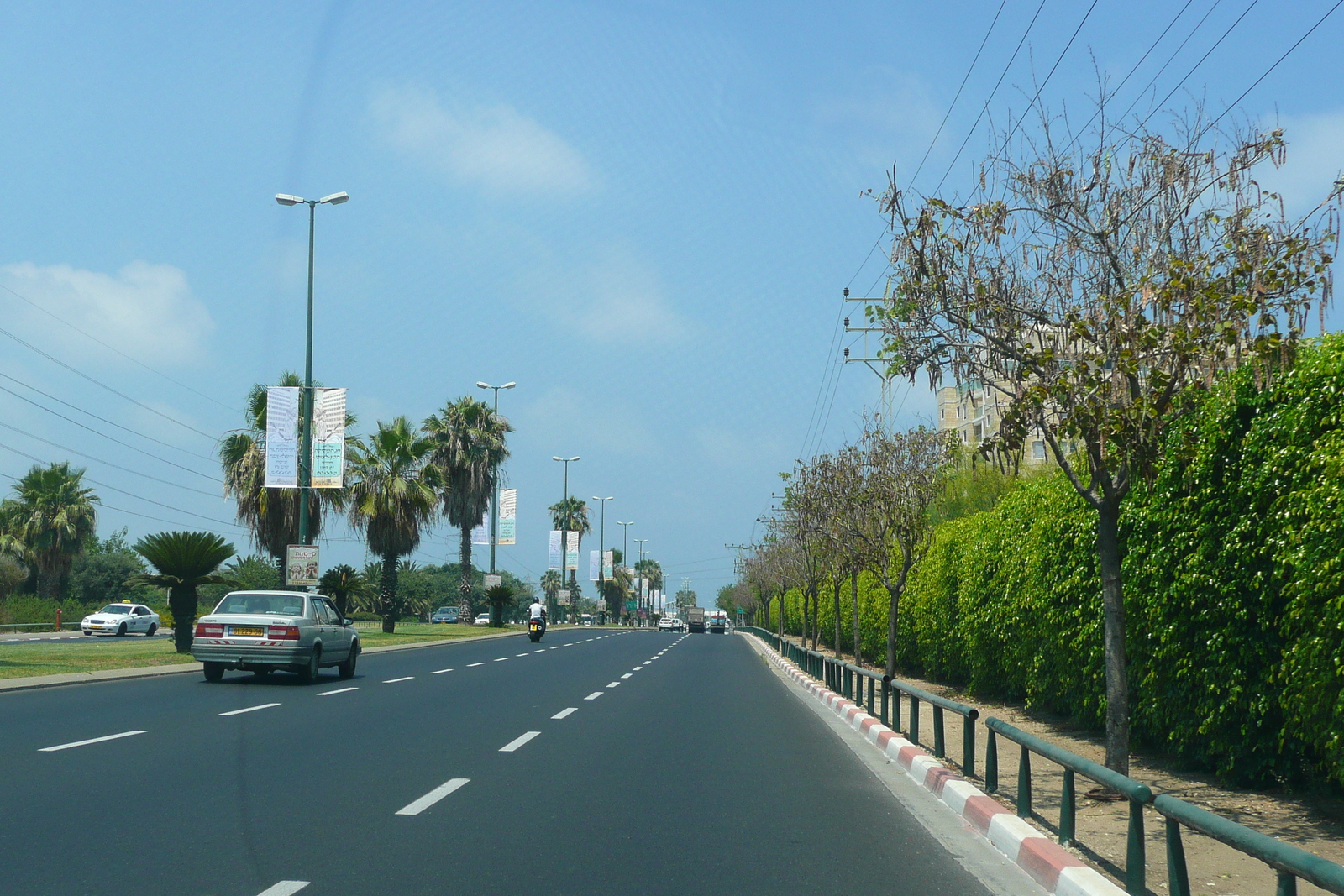 รูปถ่าย อิสราเอล(Israel) เทลอาวีฟ(Tel Aviv) ถนนโรกัค(Rokach Street) 2007-06 0
