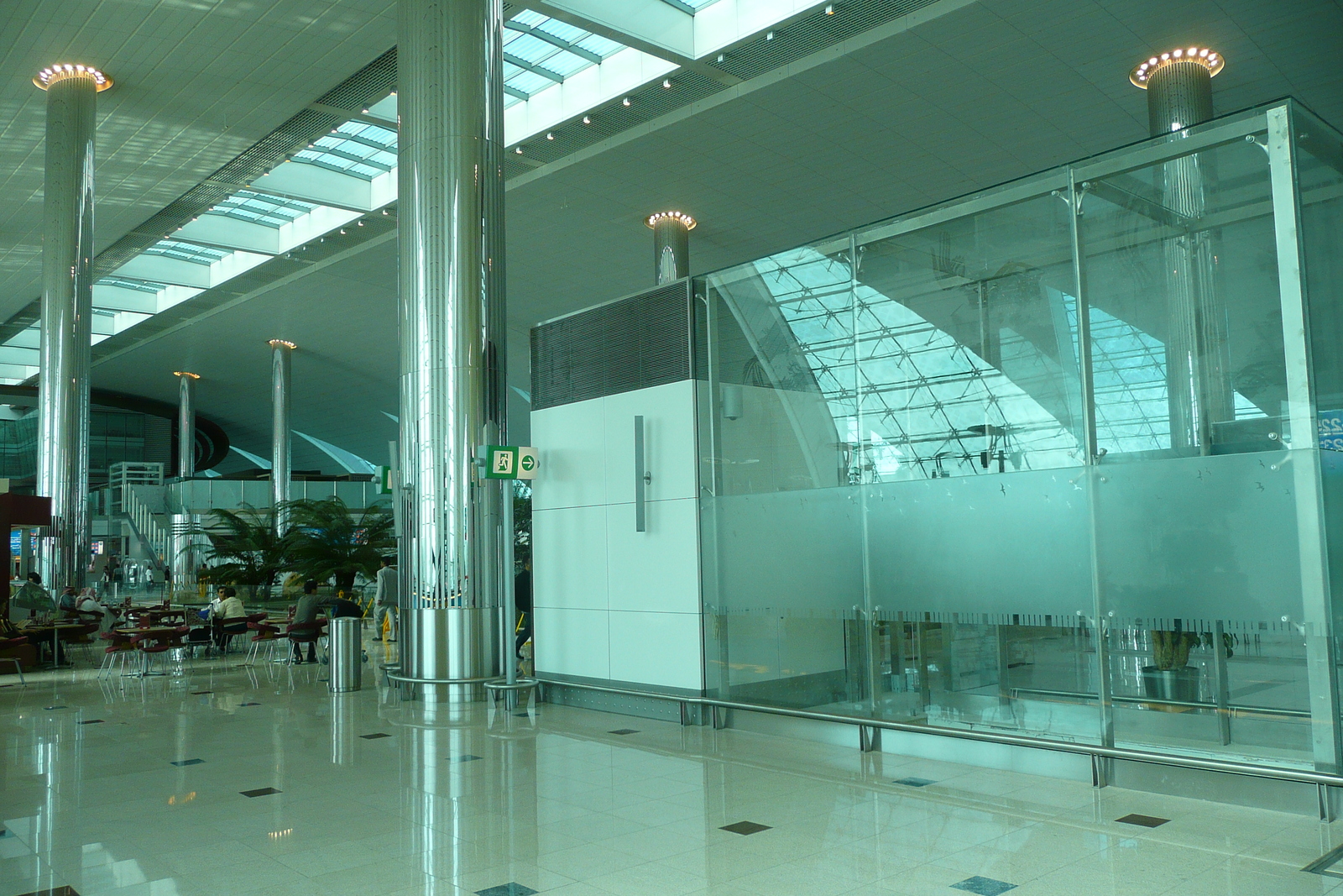 รูปถ่าย สหรัฐอาหรับเอมิเรตส์(United Arab Emirates) ดูไบ(Dubai) สนามบินดูไบ(Dubai International Airport) 2009-01 1