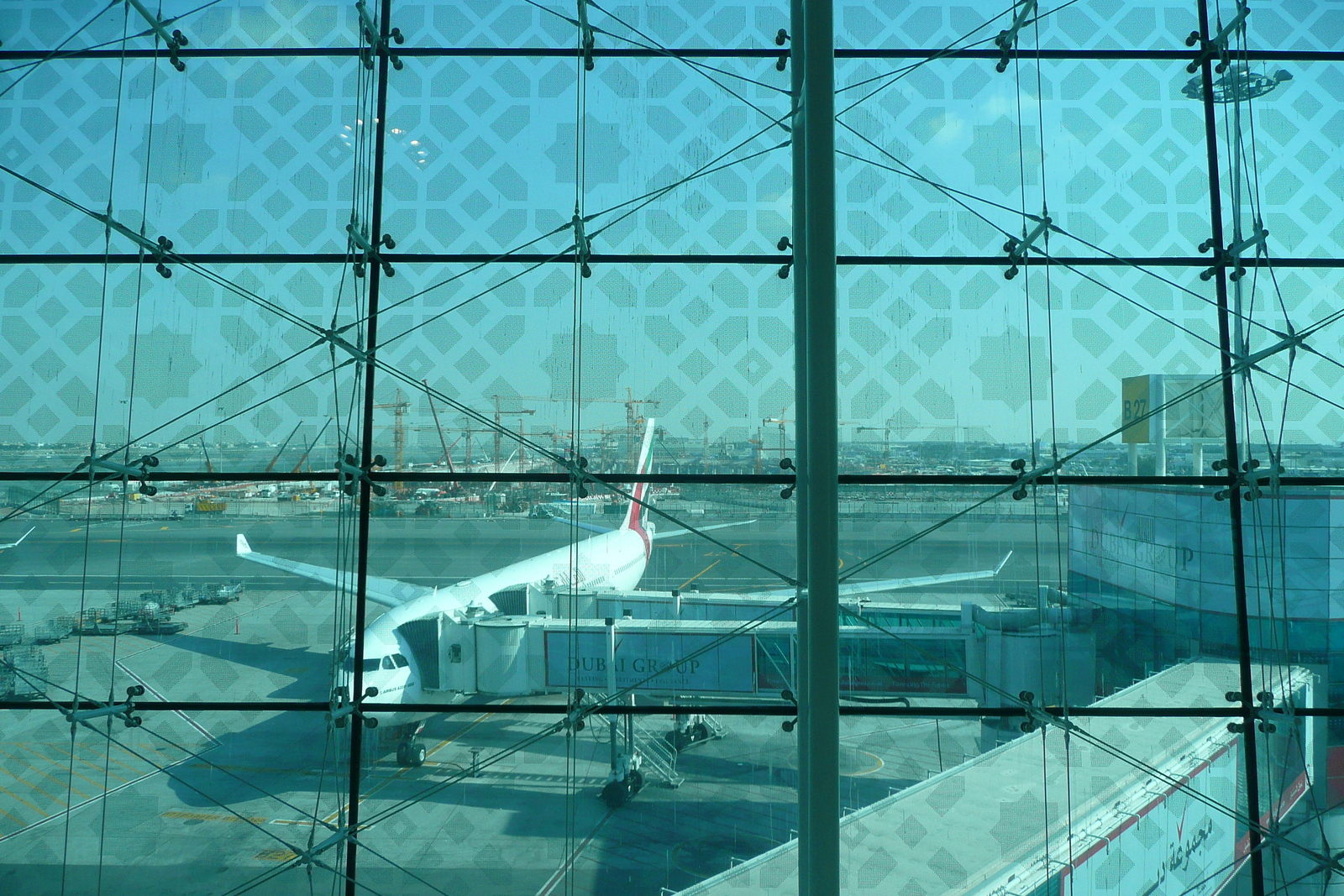 รูปถ่าย สหรัฐอาหรับเอมิเรตส์(United Arab Emirates) ดูไบ(Dubai) สนามบินดูไบ(Dubai International Airport) 2009-01 9