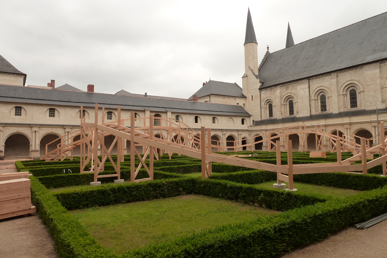 รูปถ่าย ฝรั่งเศส(France) ฟงเตอโวร์(Fontevraud) 2011-05 33